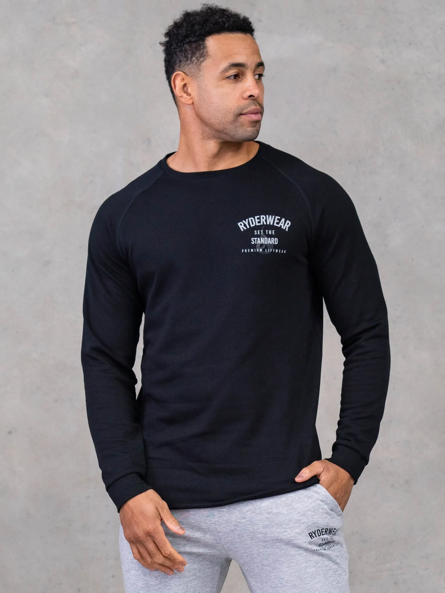 Legacy Crewneck - Black easy wear