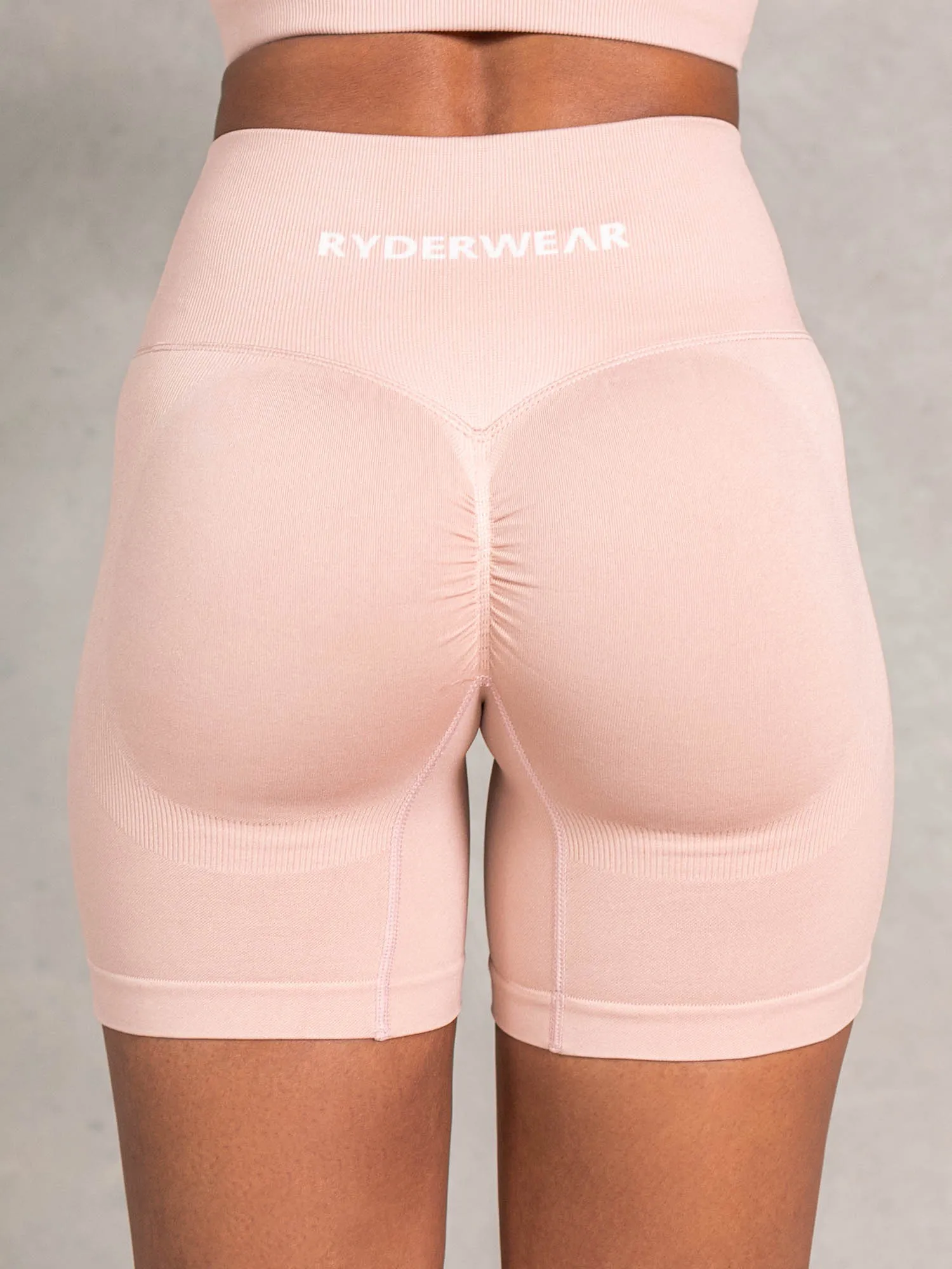 Lift BBL Scrunch Seamless Shorts - Biscotti training camp