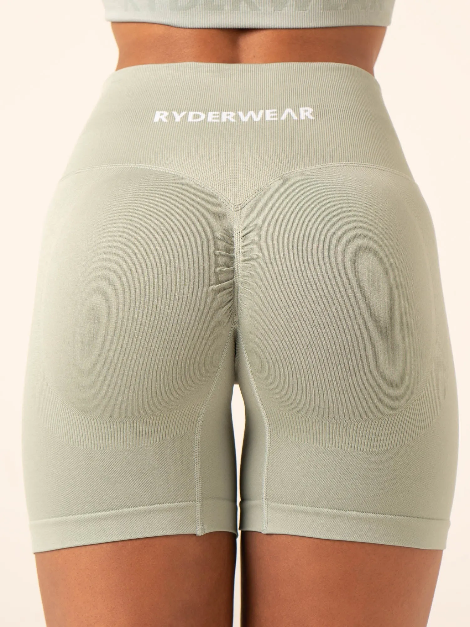 Lift BBL Scrunch Seamless Shorts - Sage indoor training