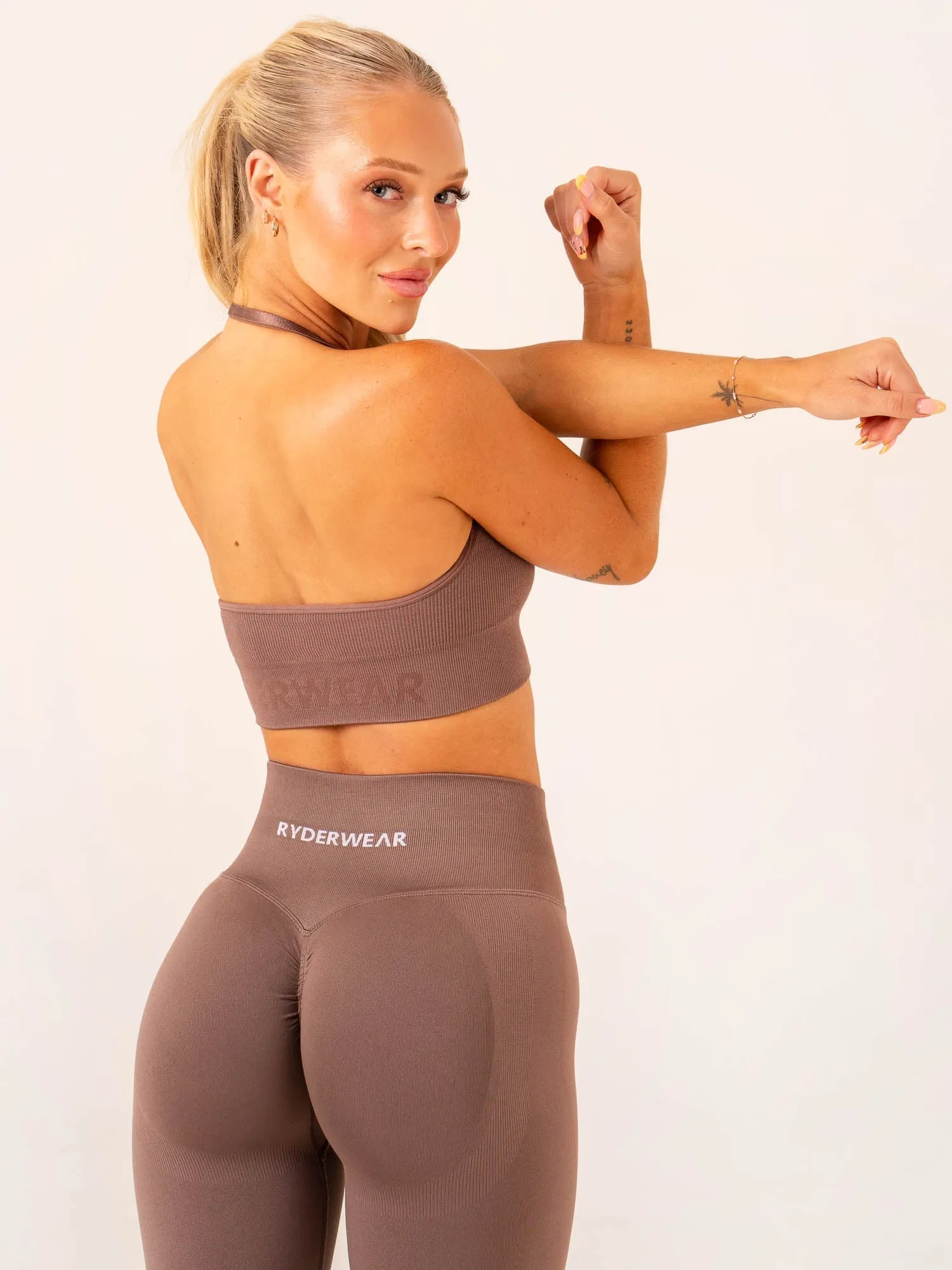Lift Rib Seamless Halter Sports Bra - Deep Taupe Body Contour