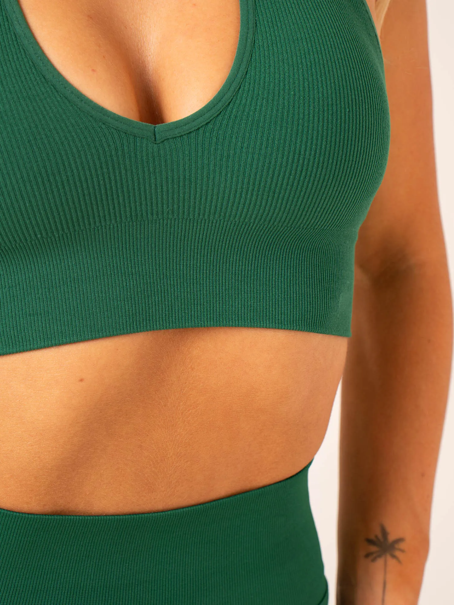 Lift Rib Seamless Halter Sports Bra - Emerald Elastic Comfort