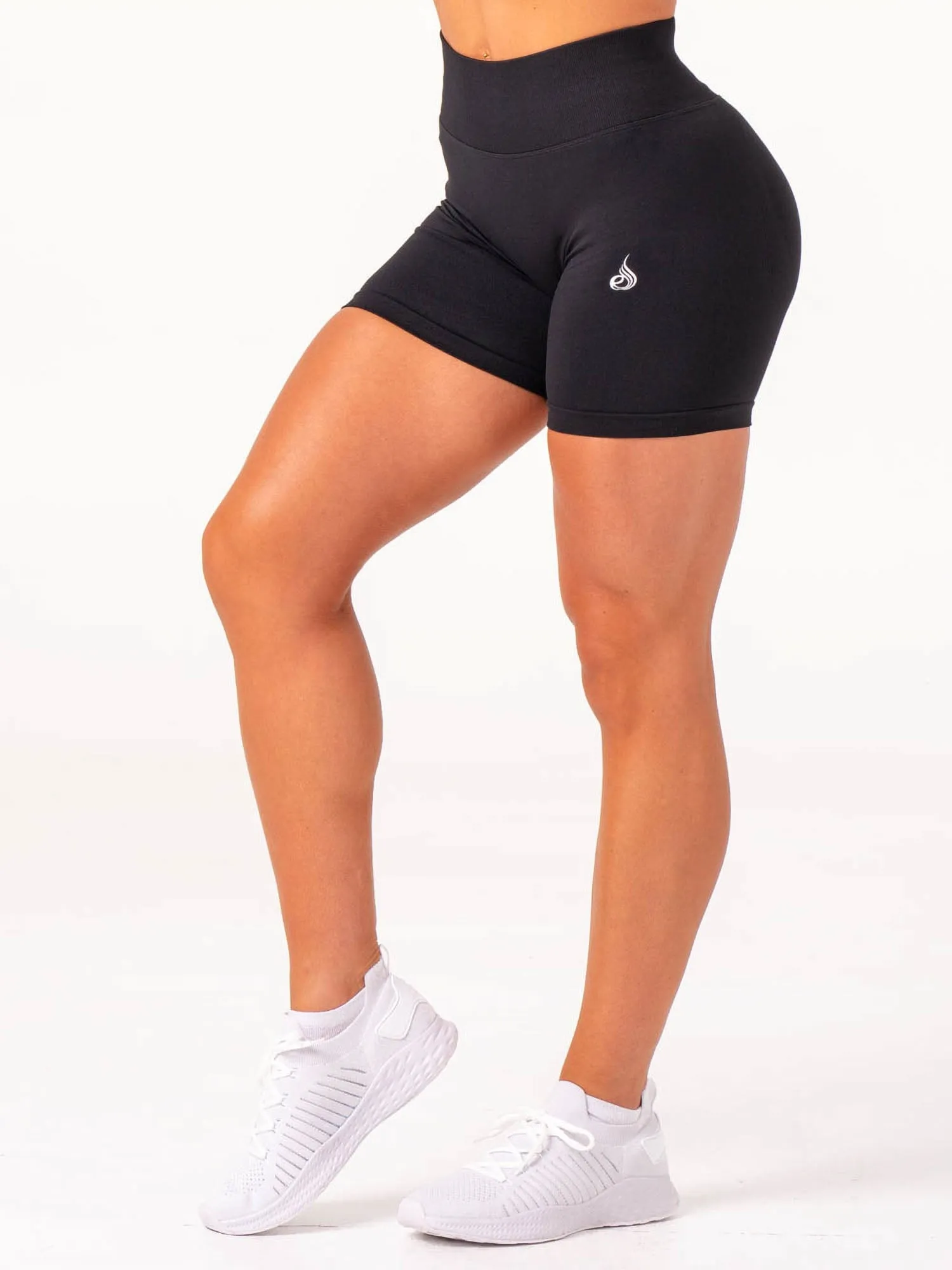 Lift Scrunch Shorts - Black body support