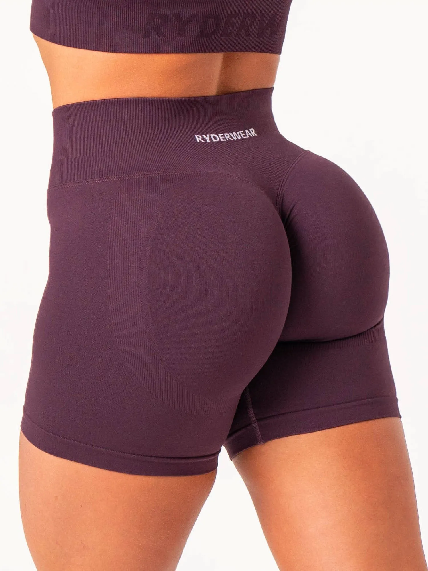 Lift Scrunch Shorts - Plum hiking wear