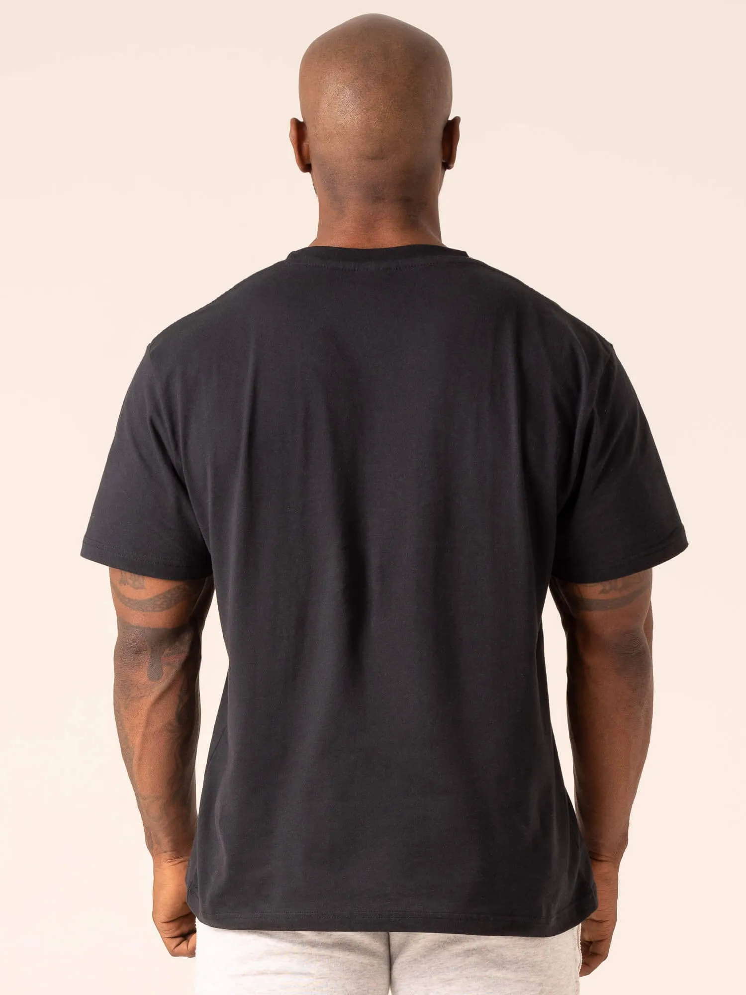 Lifting Club T-Shirt - Black easy wear