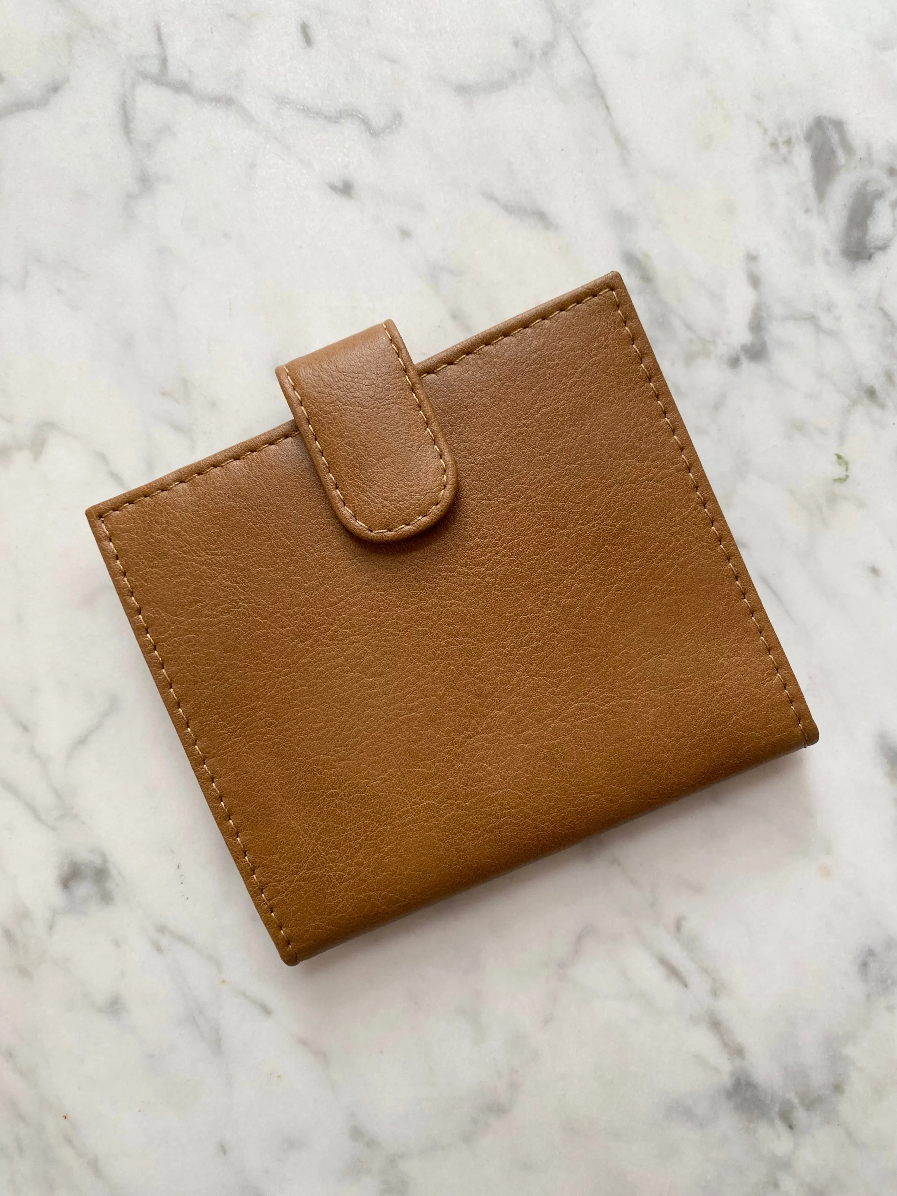 Lilas Wallet in Camel from Novacas low key