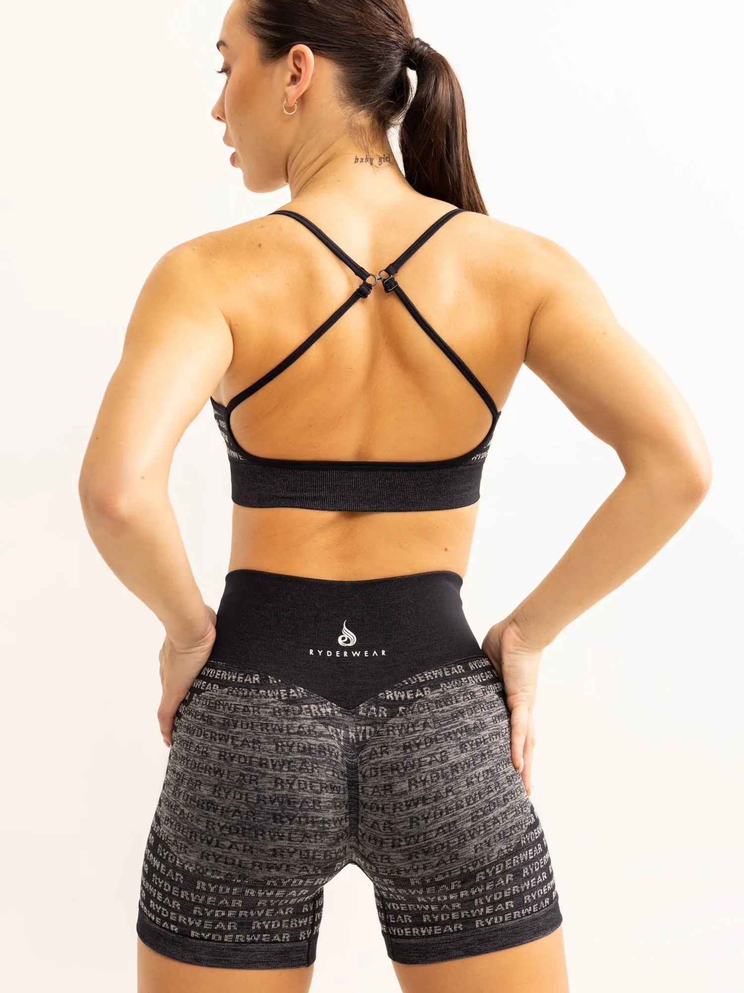 Logo Lux Seamless Sports Bra - Black Breath Design