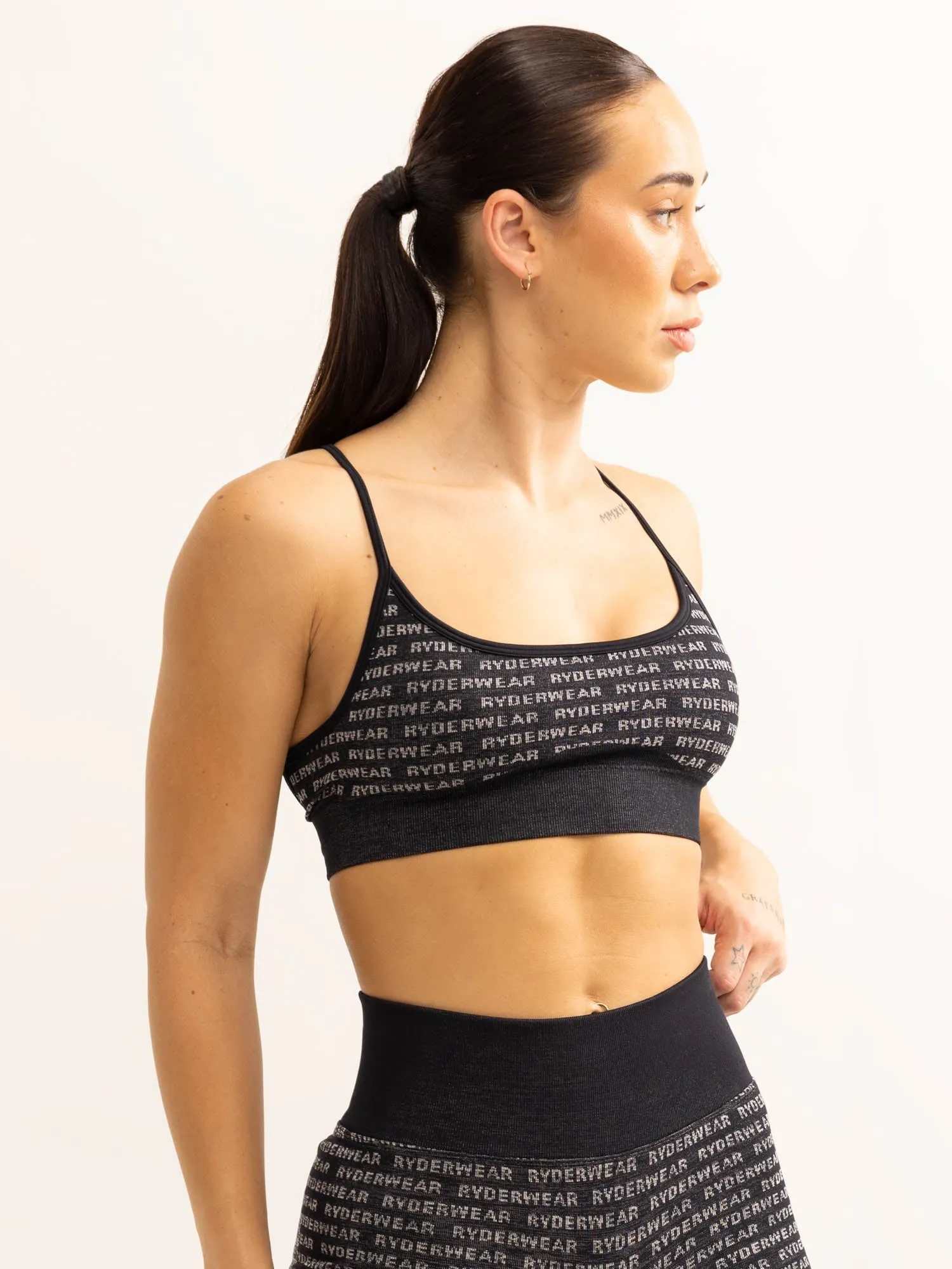Logo Lux Seamless Sports Bra - Black Soft Touch