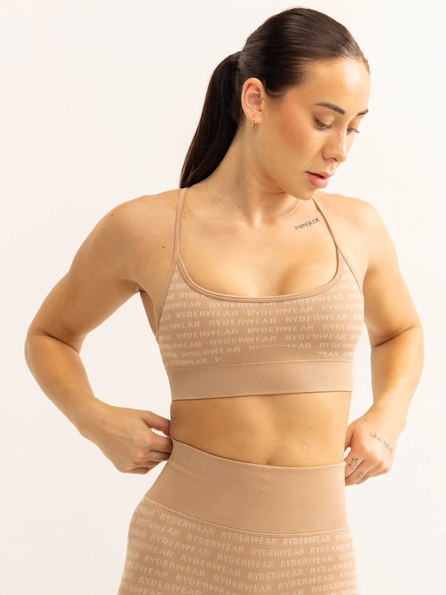 Logo Lux Seamless Sports Bra - Tan Quick Dry
