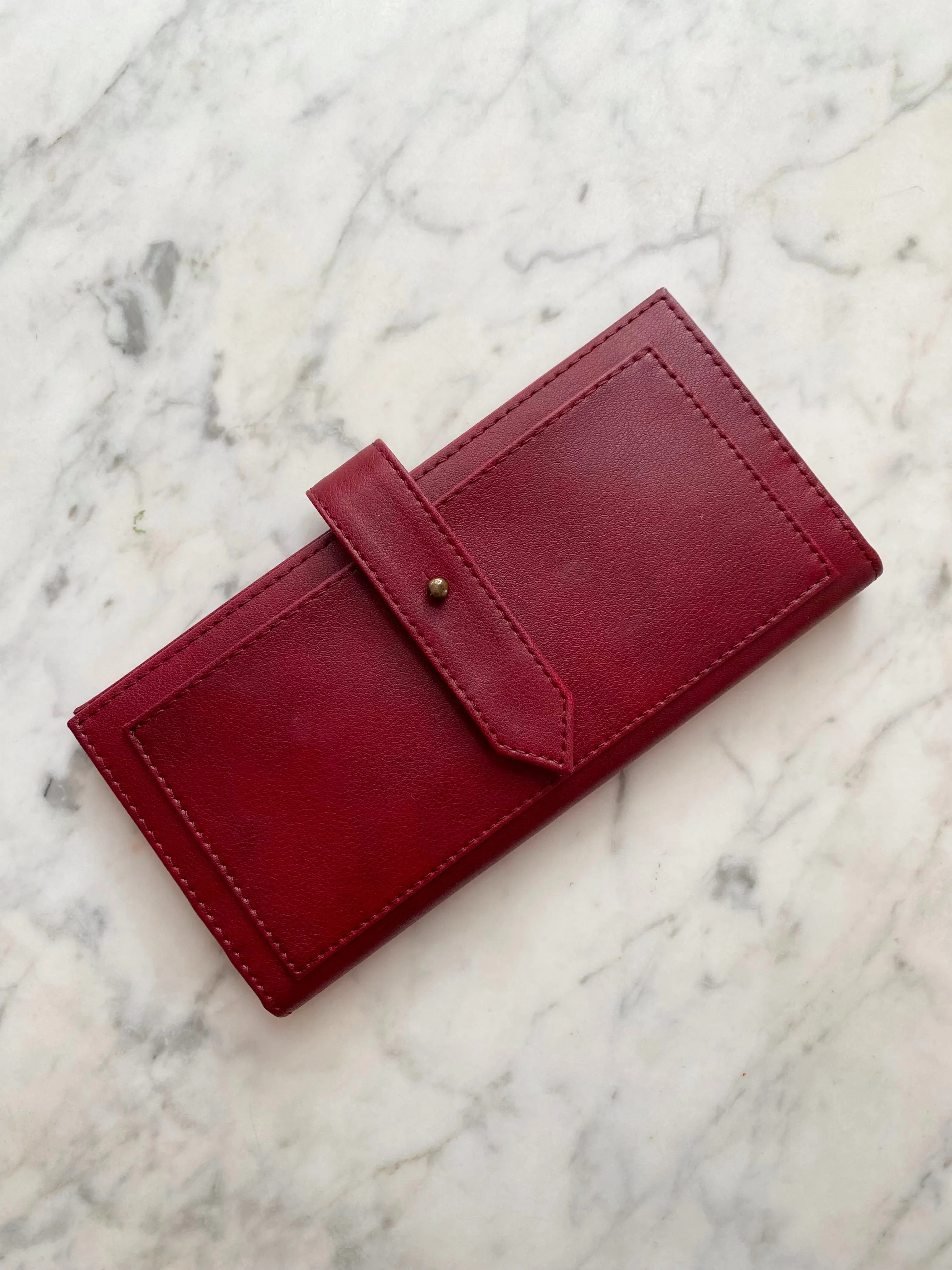 Marisol Wallet in Bordeaux from Novacas modern fit