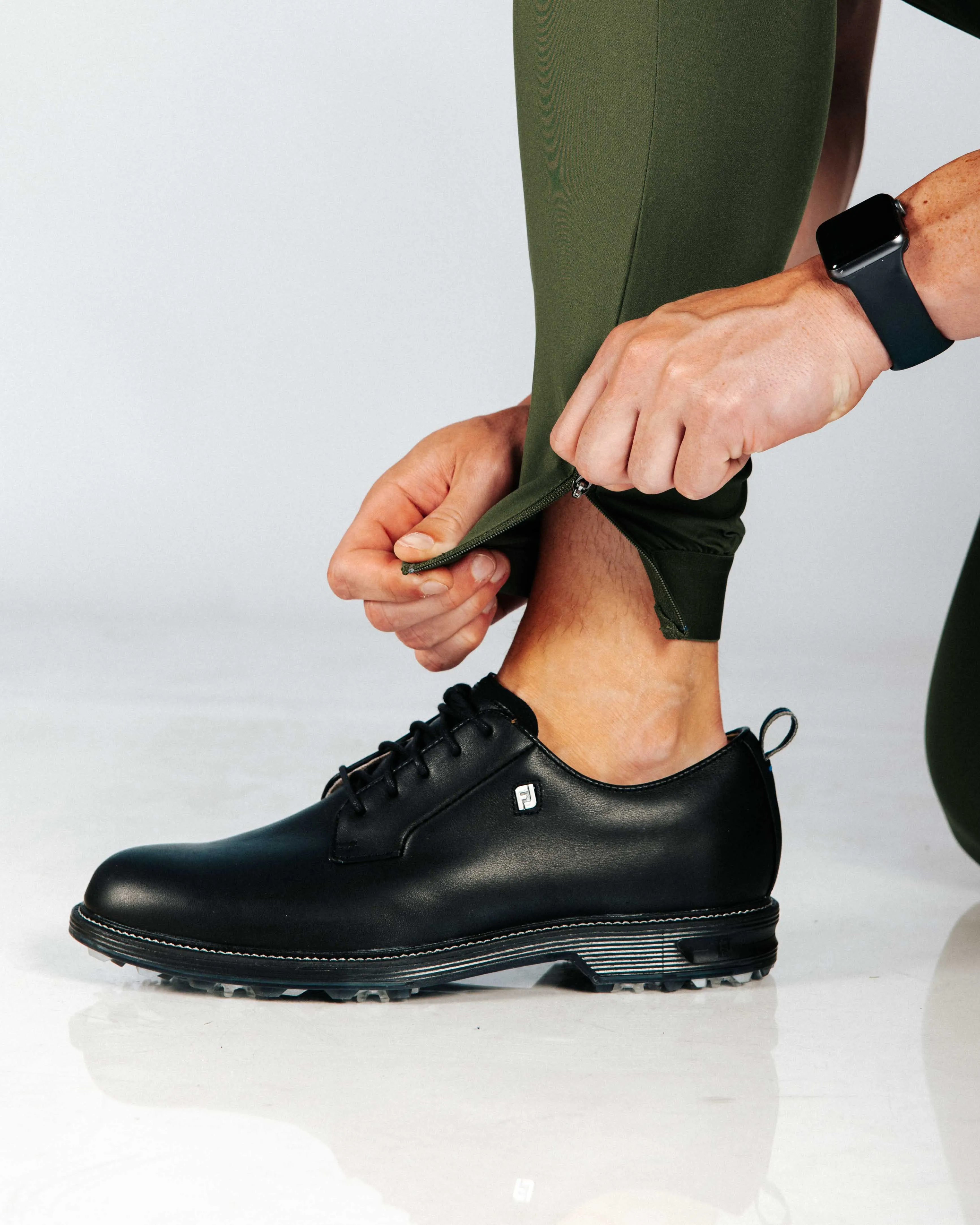 Men's Olive Golf Jogger temperature control