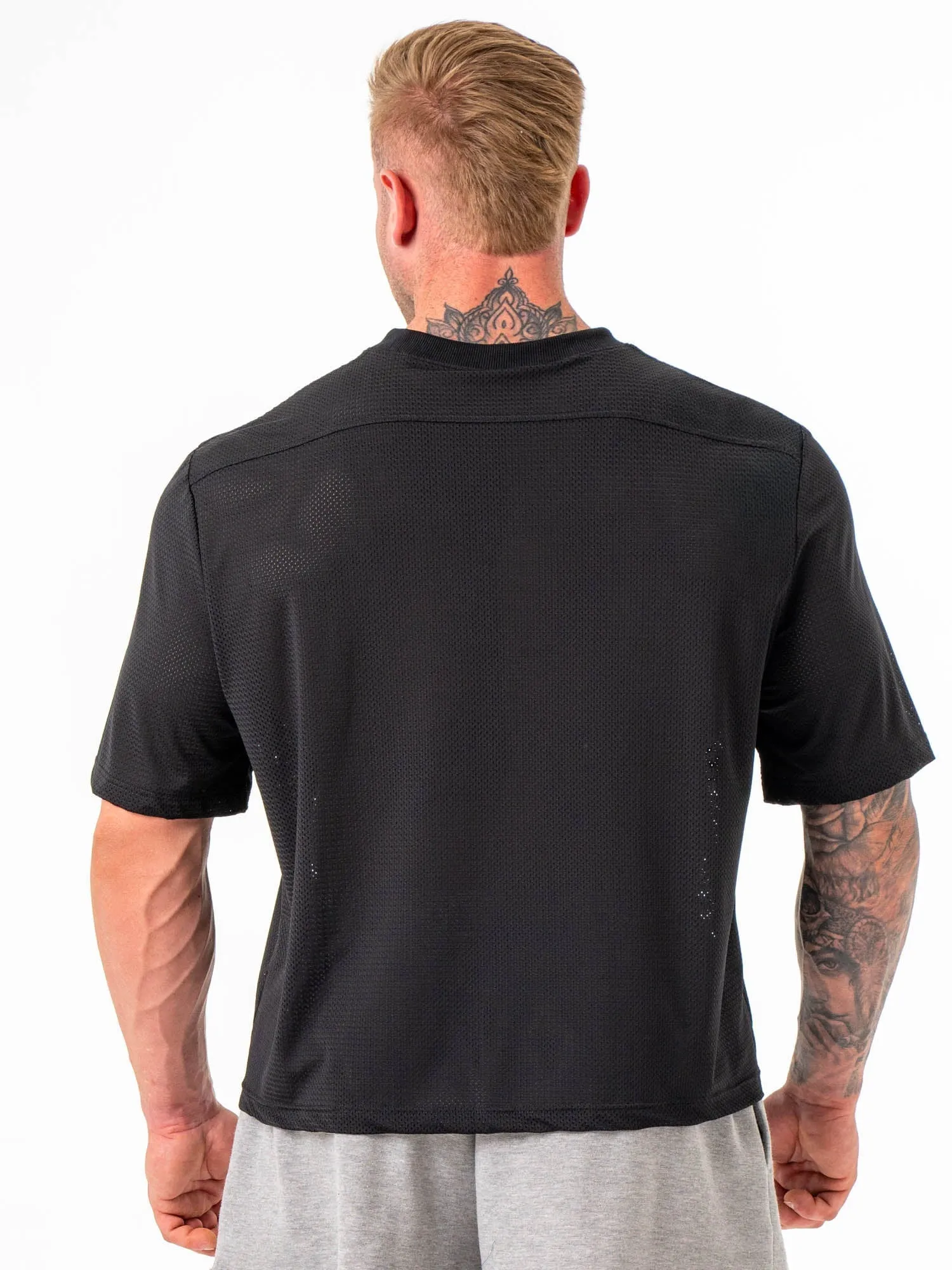 Mesh Flex T-Shirt - Black layering essential