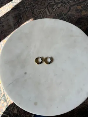 Mixed Metal Hoop Earring silky vibe