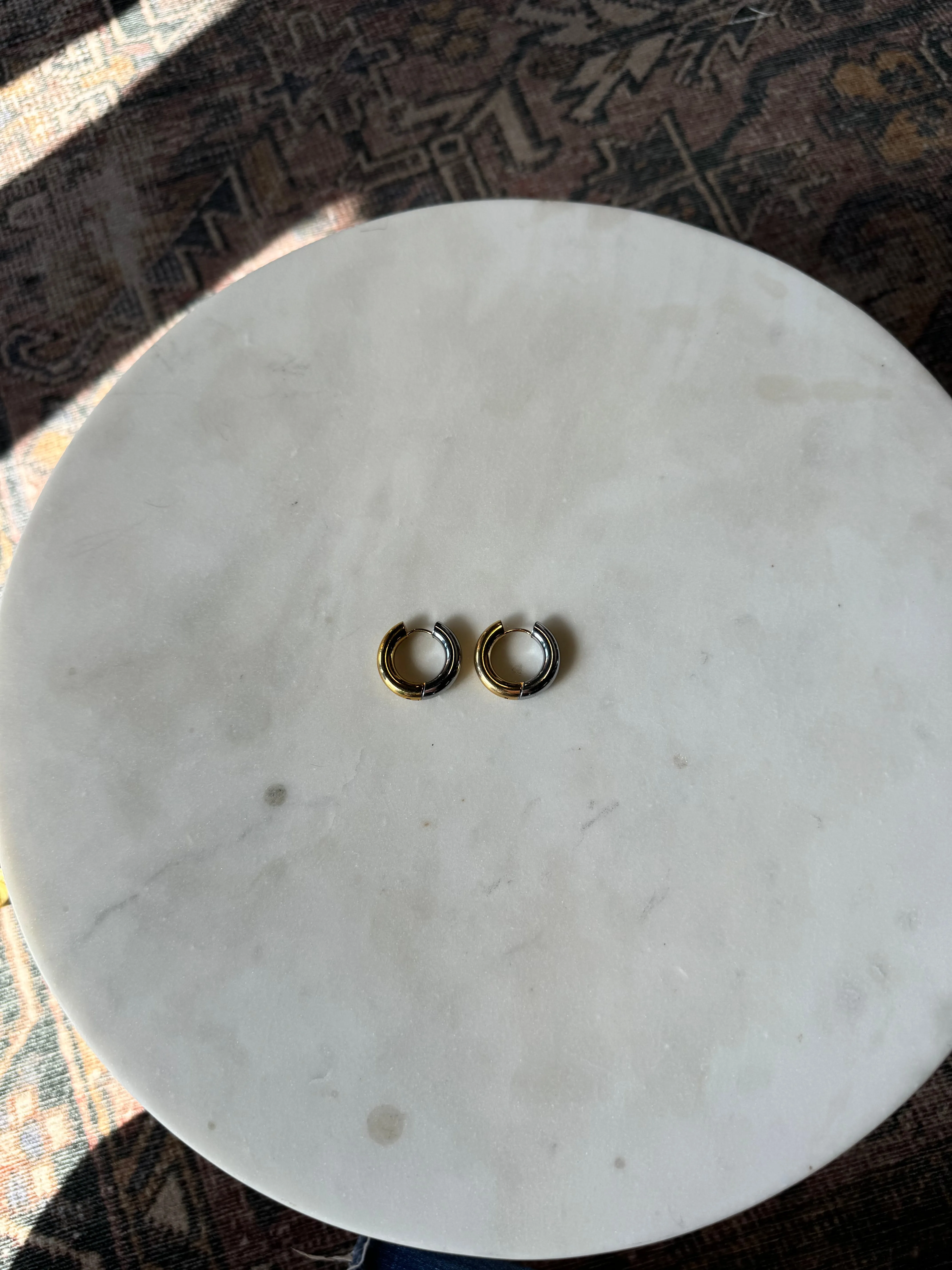 Mixed Metal Hoop Earring silky vibe