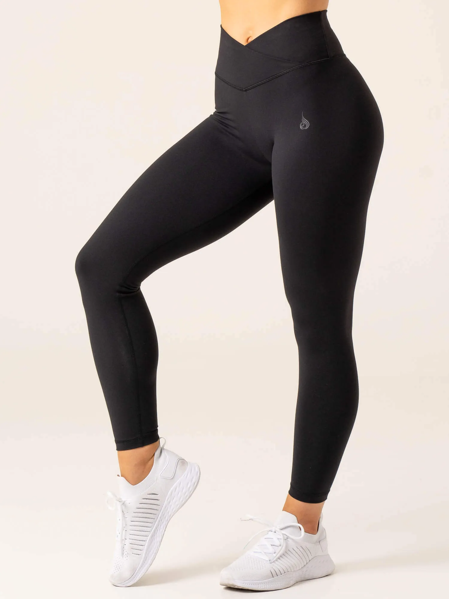 Momentum Cross Over Scrunch Leggings - Black Classic fit