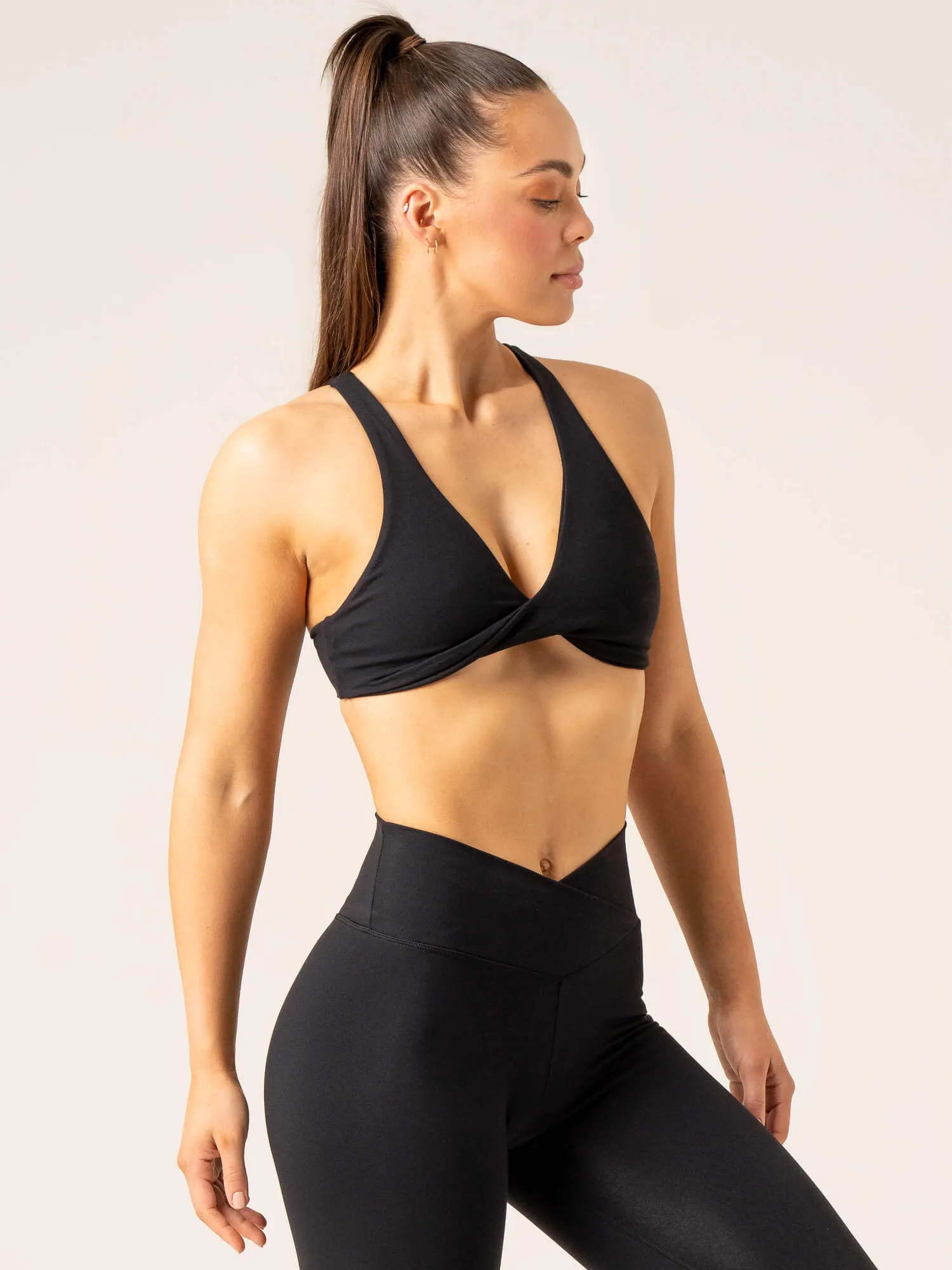 Momentum Twist Sports Bra - Black Last Wear