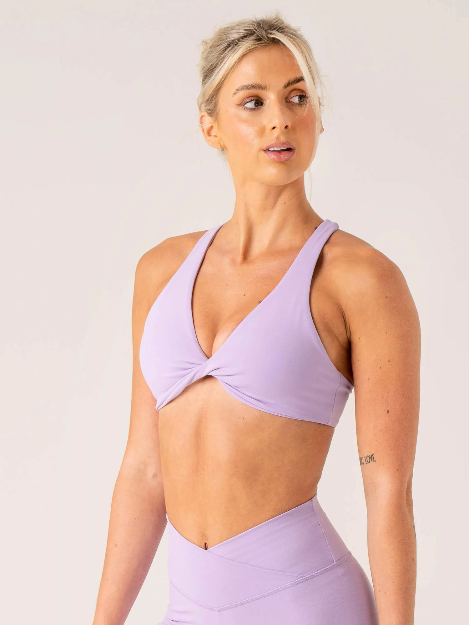 Momentum Twist Sports Bra - Lavender Body Fit