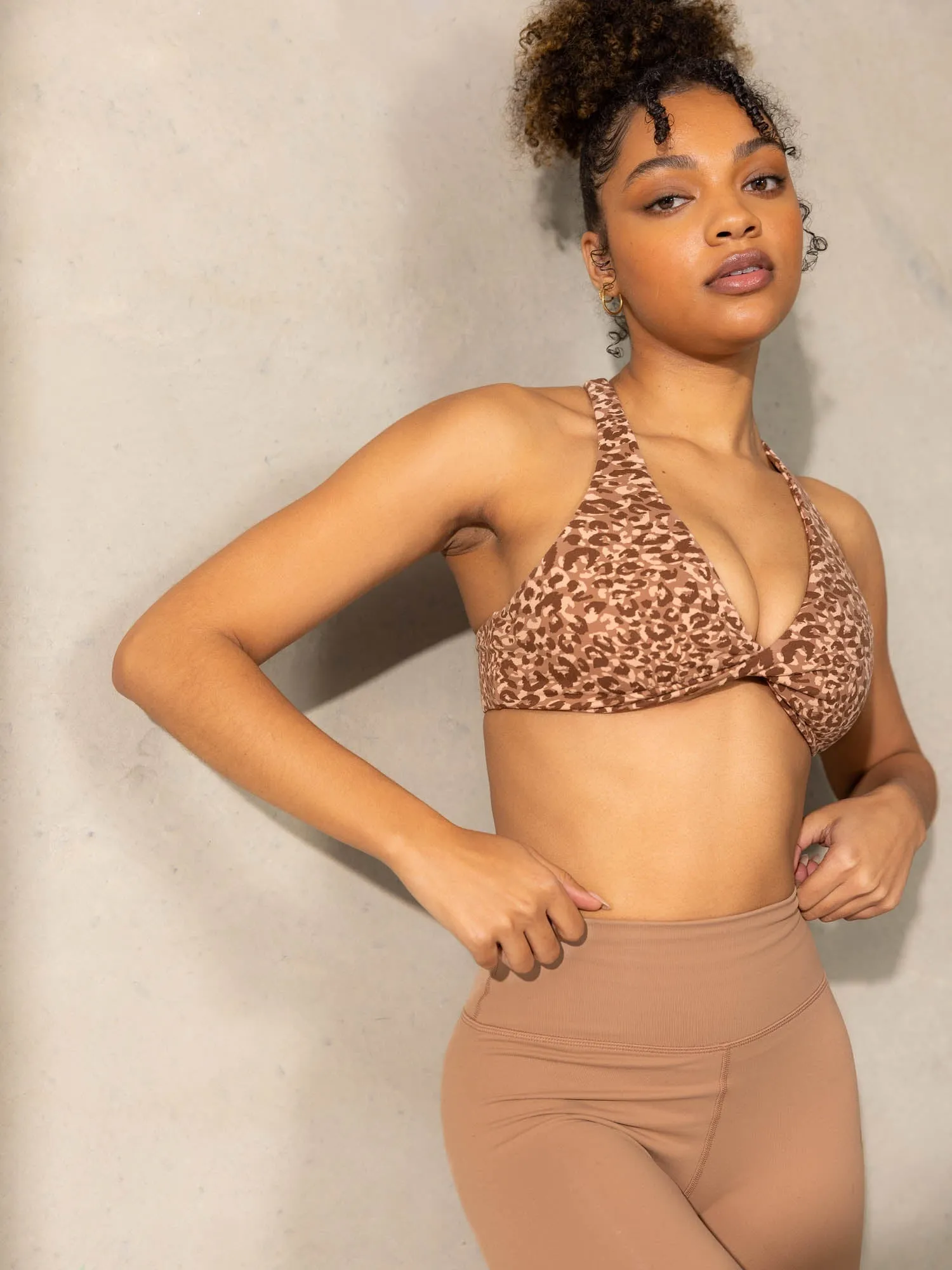 Momentum Twist Sports Bra - Mocha Leopard Dynamic Fit