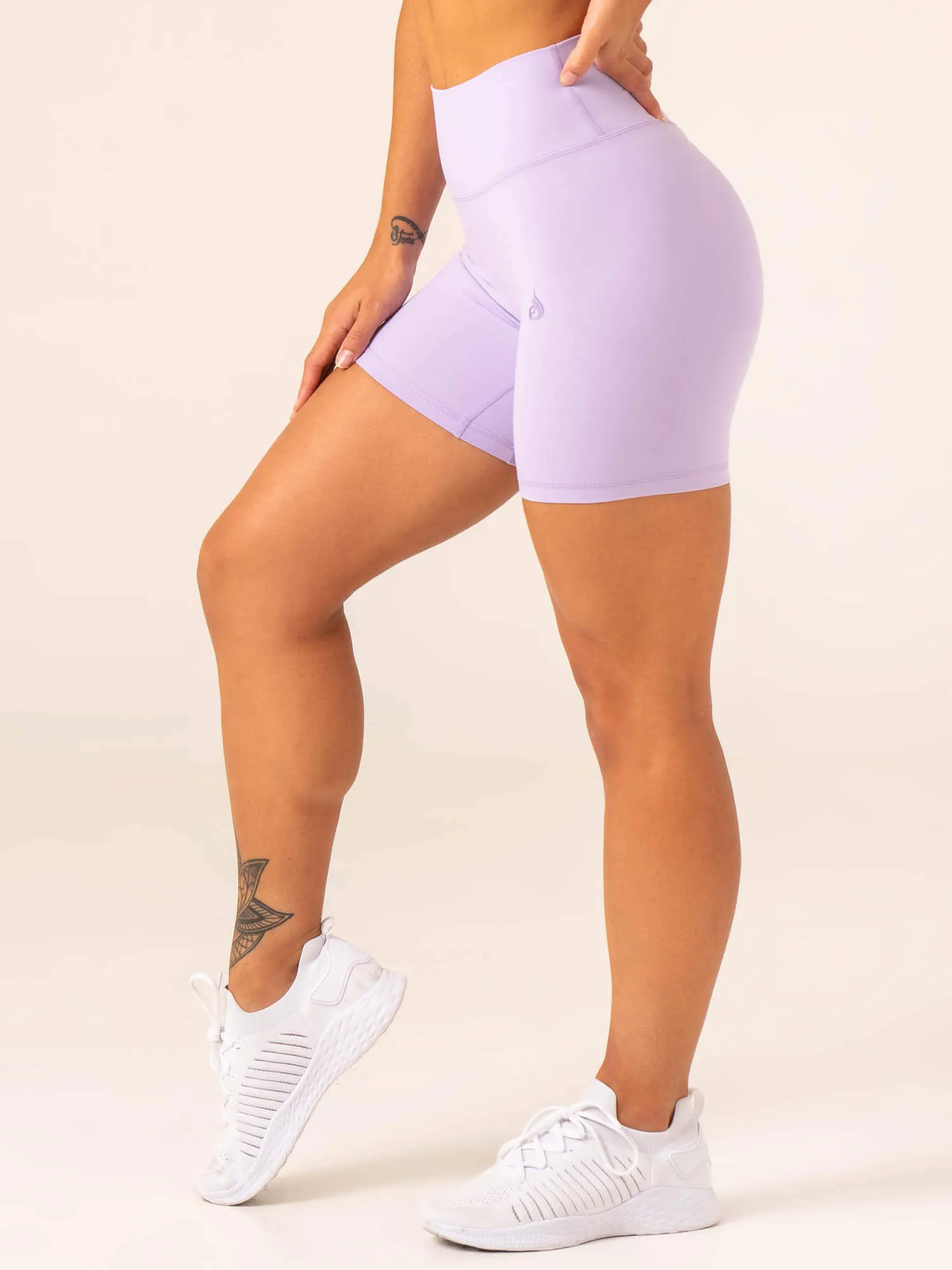 NKD High Waisted Scrunch Shorts - Lavender sports fashion