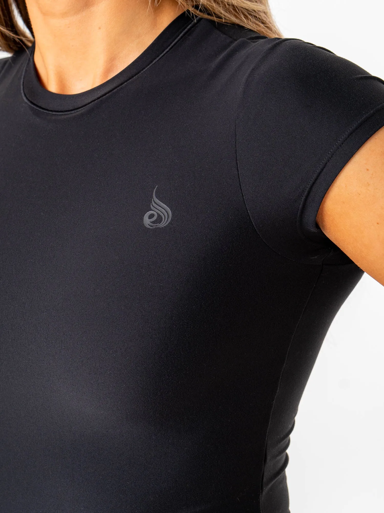NKD Tee - Black clean comfort