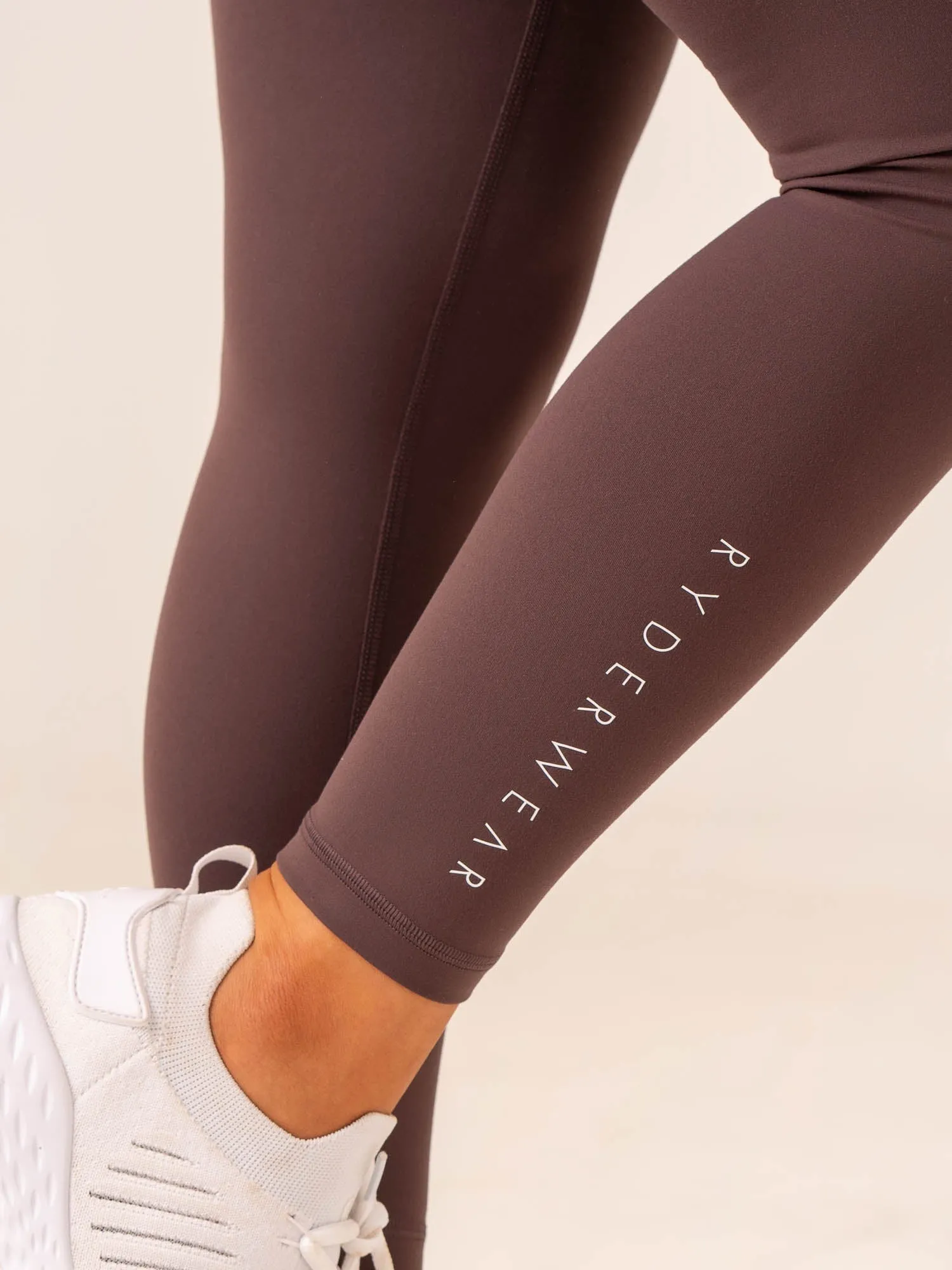 NKD V Scrunch Leggings - Plum Functional comfort