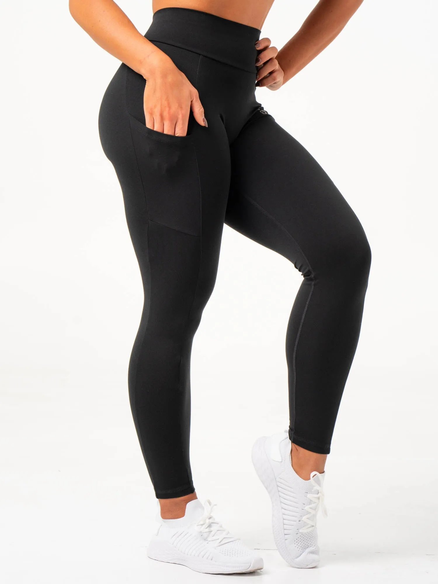 NKD V Scrunch Pocket Leggings - Black Stretch technology