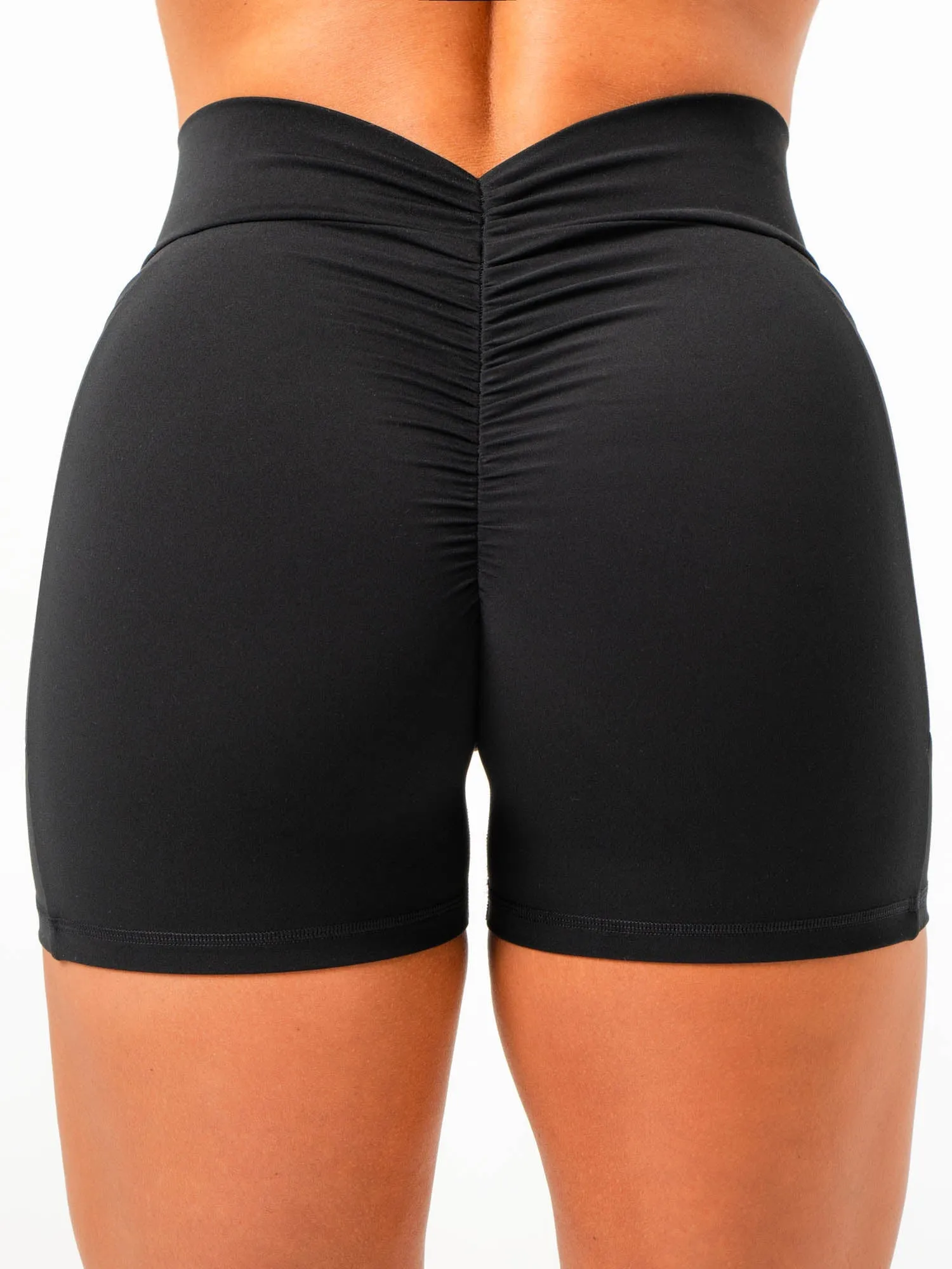NKD V Scrunch Pocket Shorts - Black sweat release