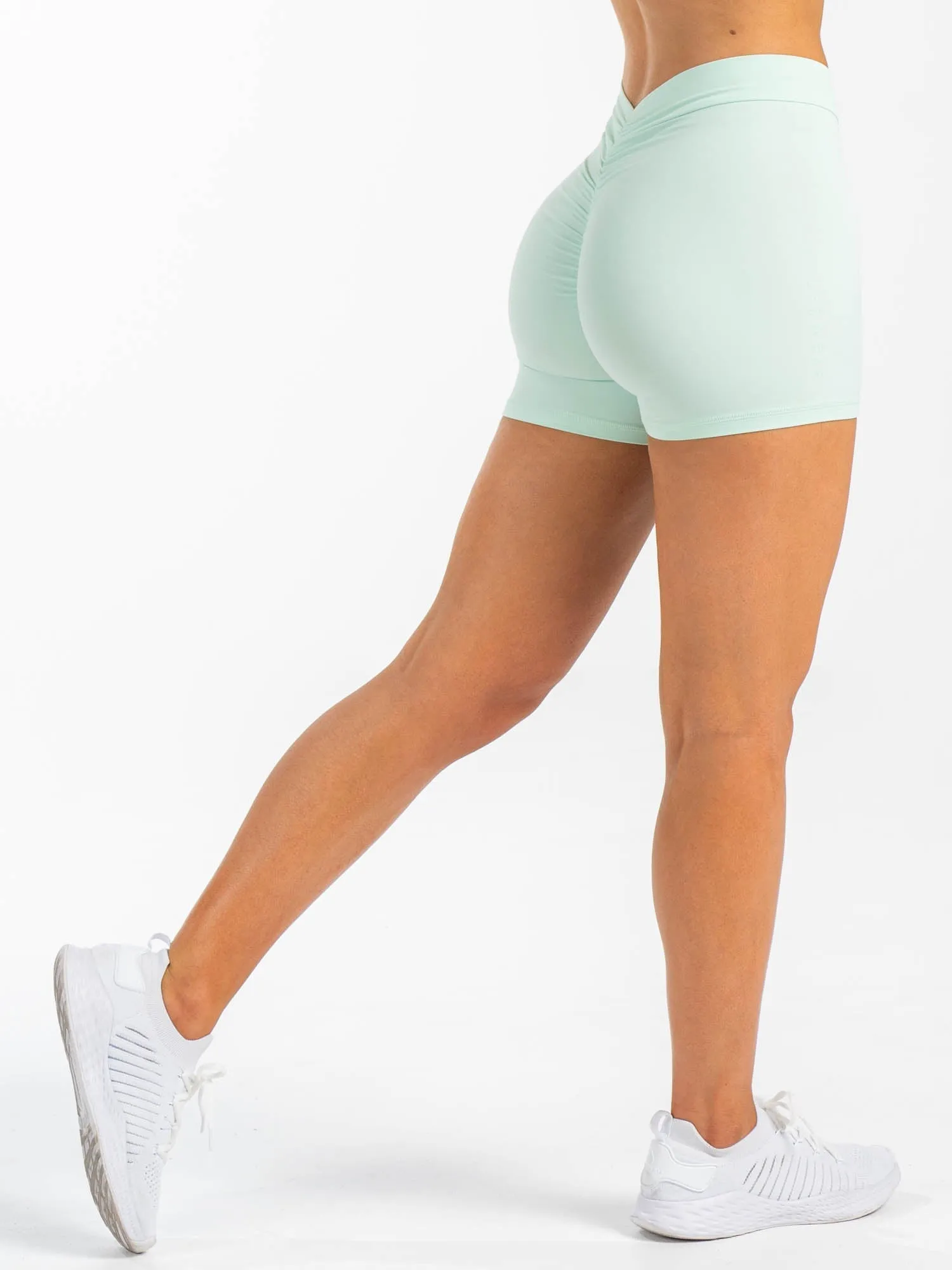 NKD V Scrunch Shorts - Cool Mint urban runner