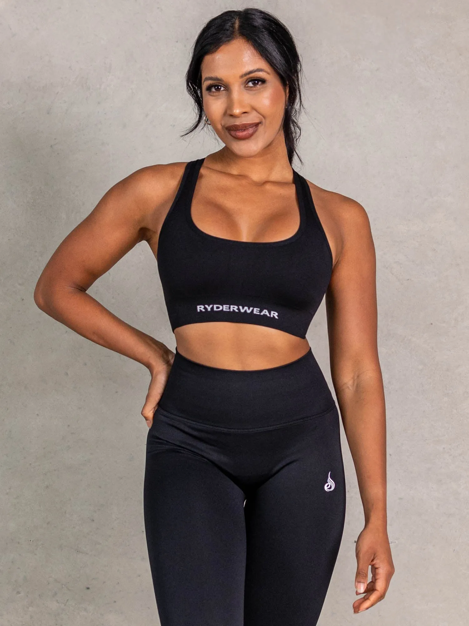 NRG Seamless Scoop Neck Sports Bra - Black Body Contour