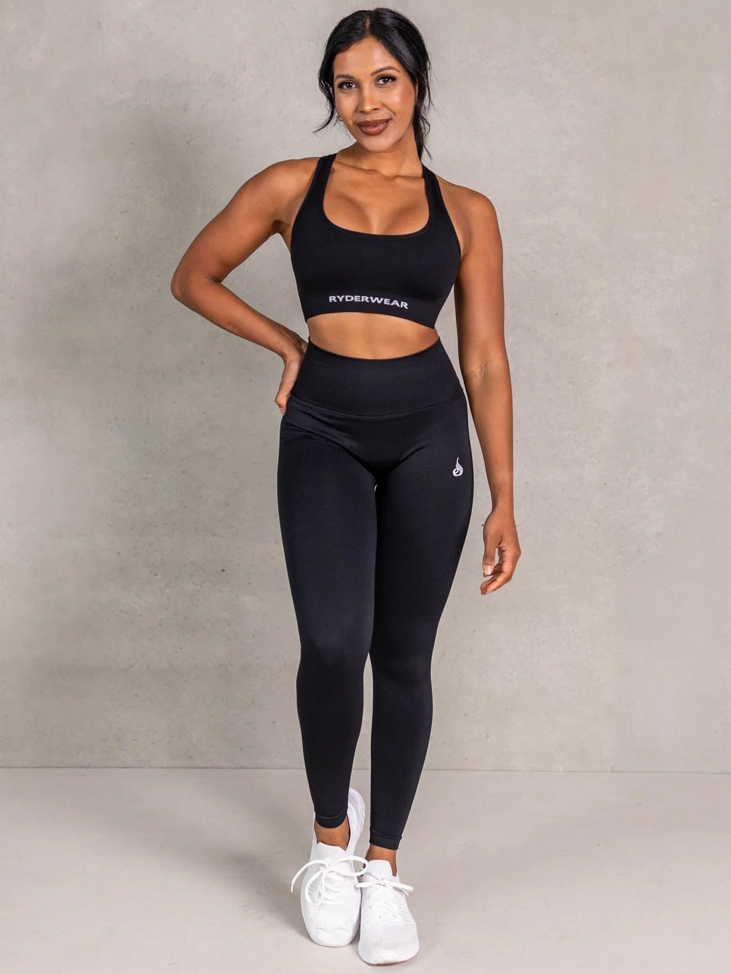 NRG Seamless Scoop Neck Sports Bra - Black stretch fabric
