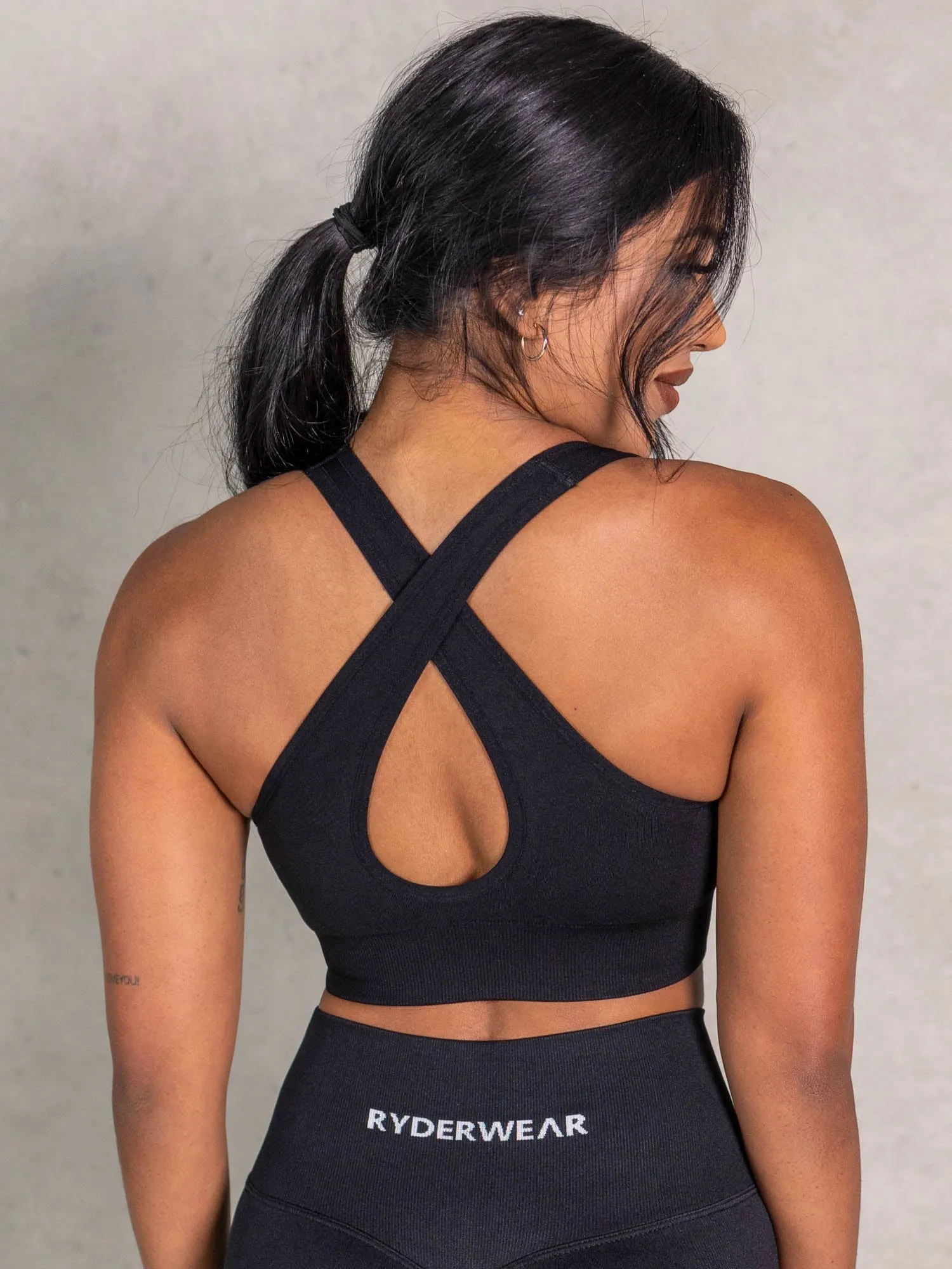 NRG Seamless Scoop Neck Sports Bra - Black classic match