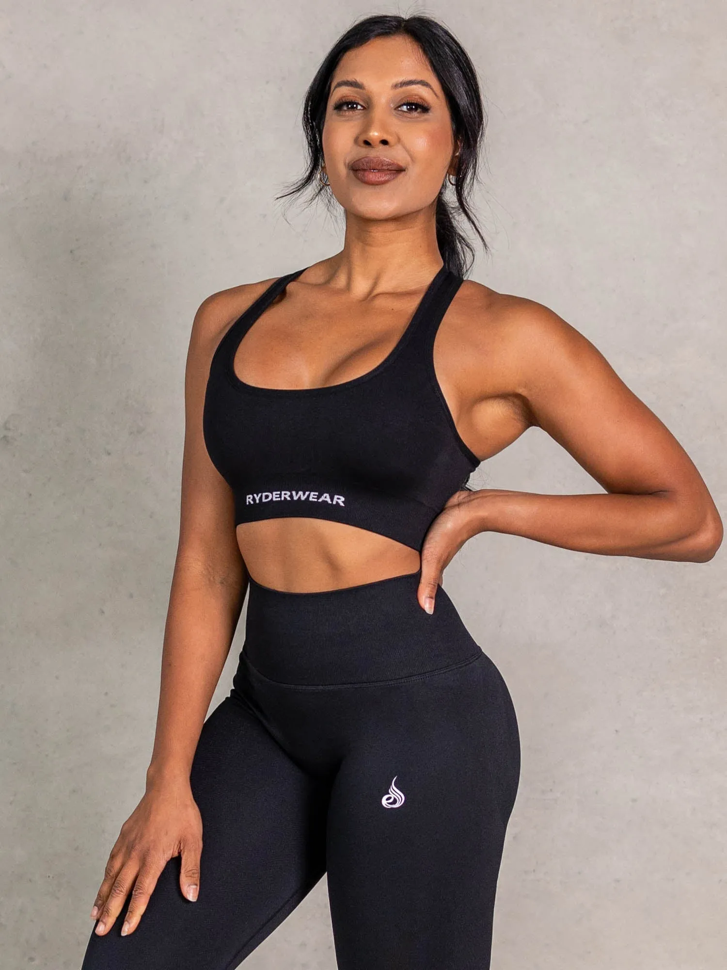 NRG Seamless Scoop Neck Sports Bra - Black free pair