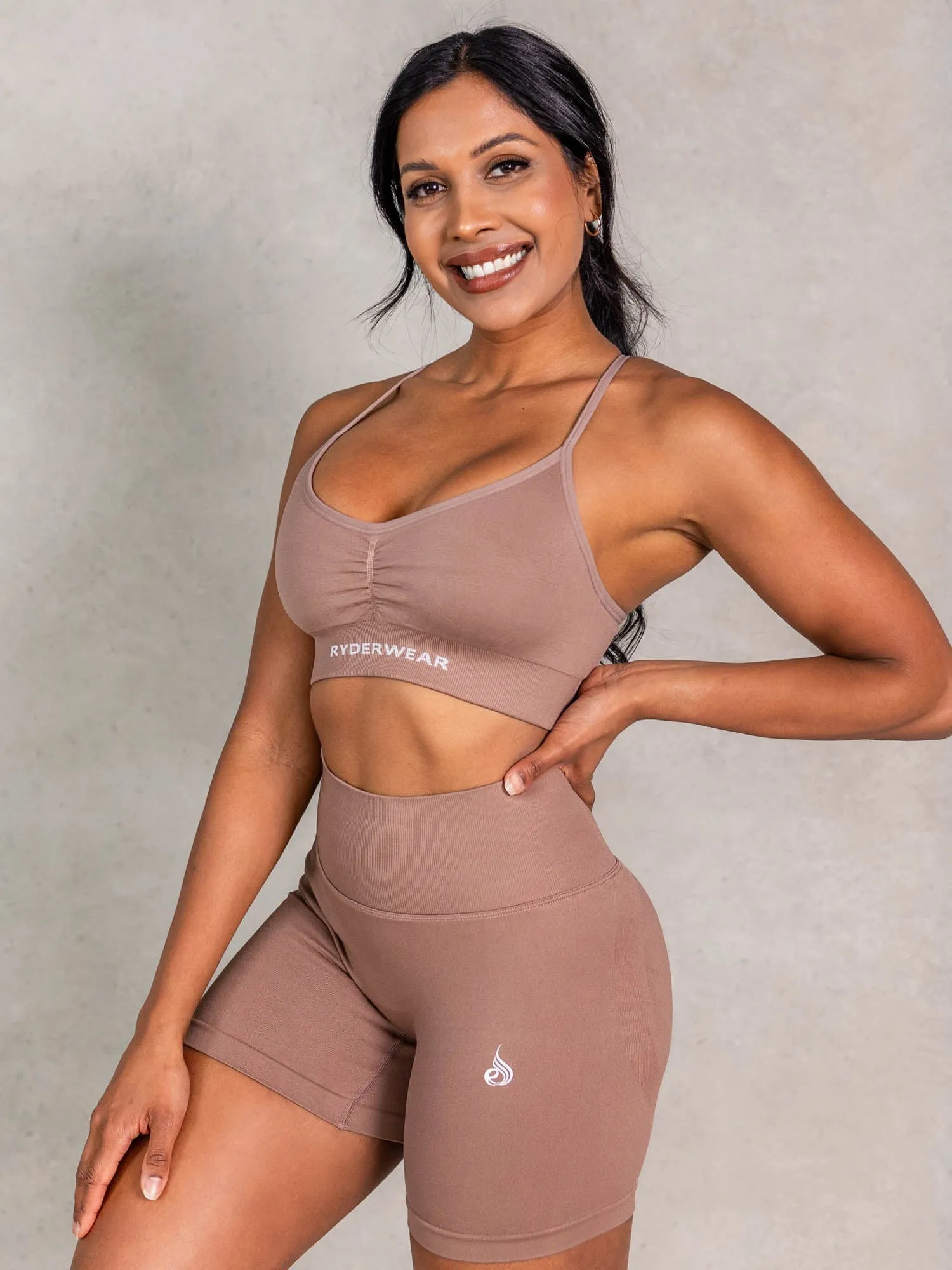NRG Seamless Sports Bra - Almond high stretch