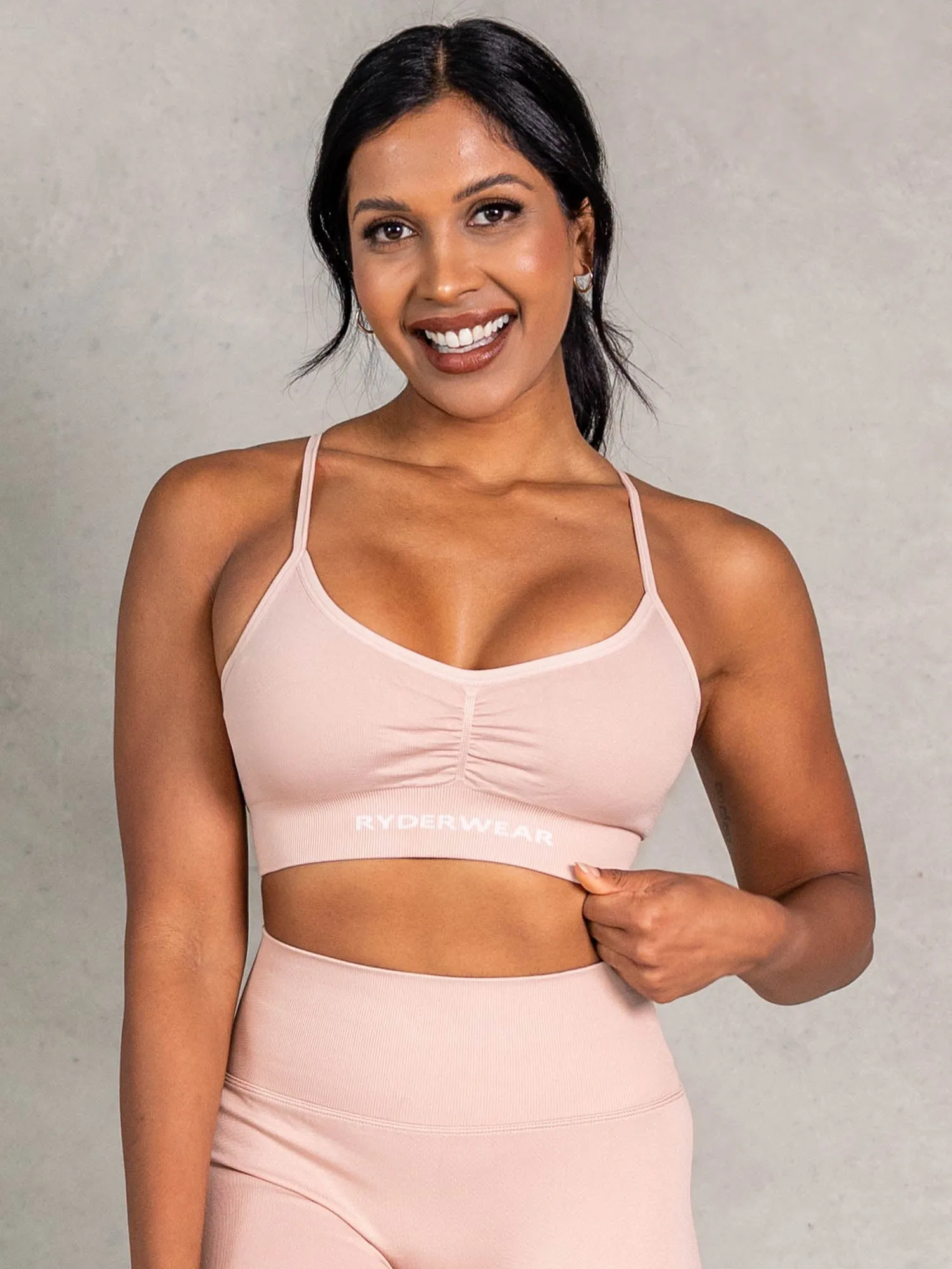 NRG Seamless Sports Bra - Biscotti No Pressure