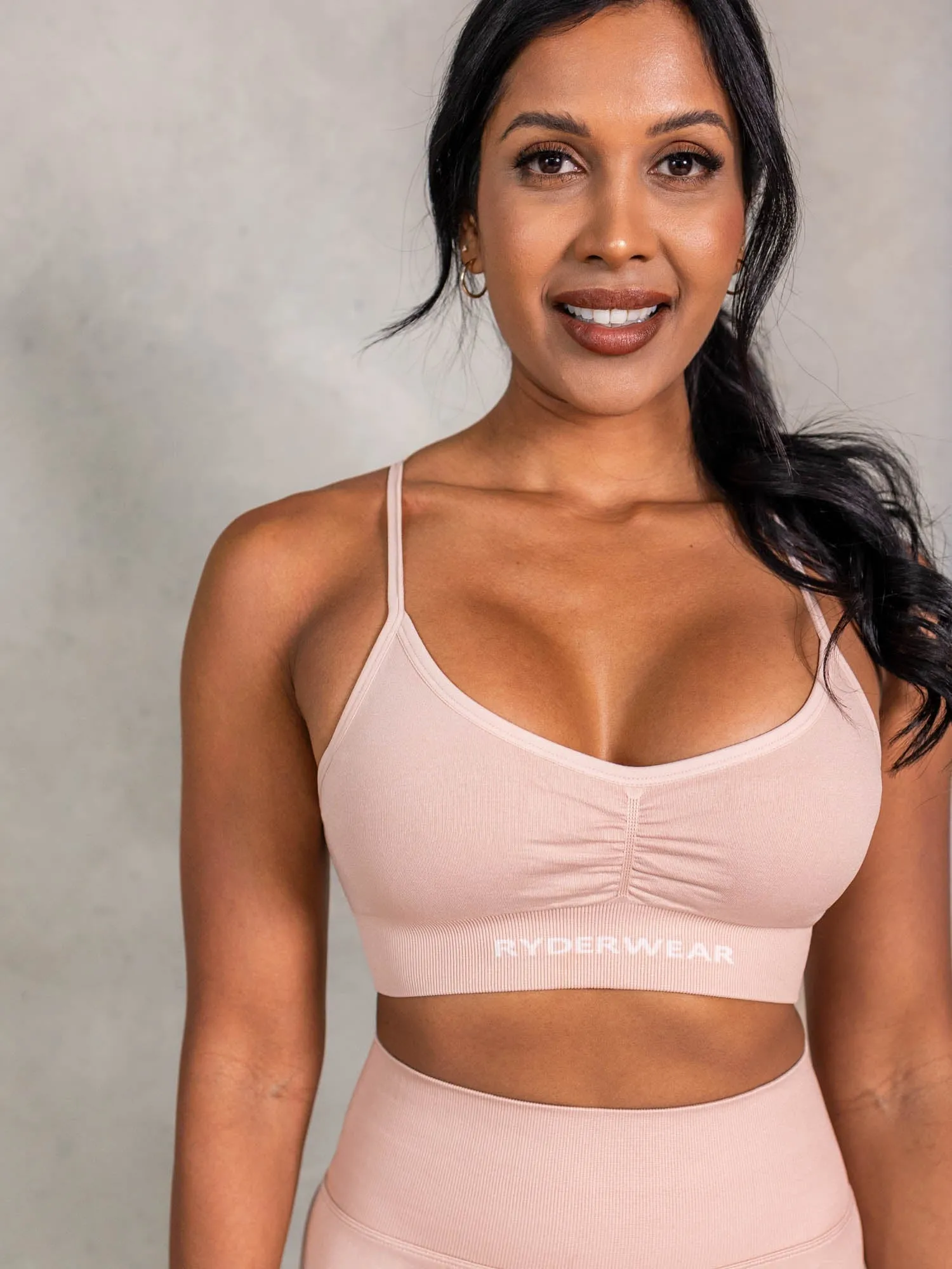 NRG Seamless Sports Bra - Biscotti fashionista