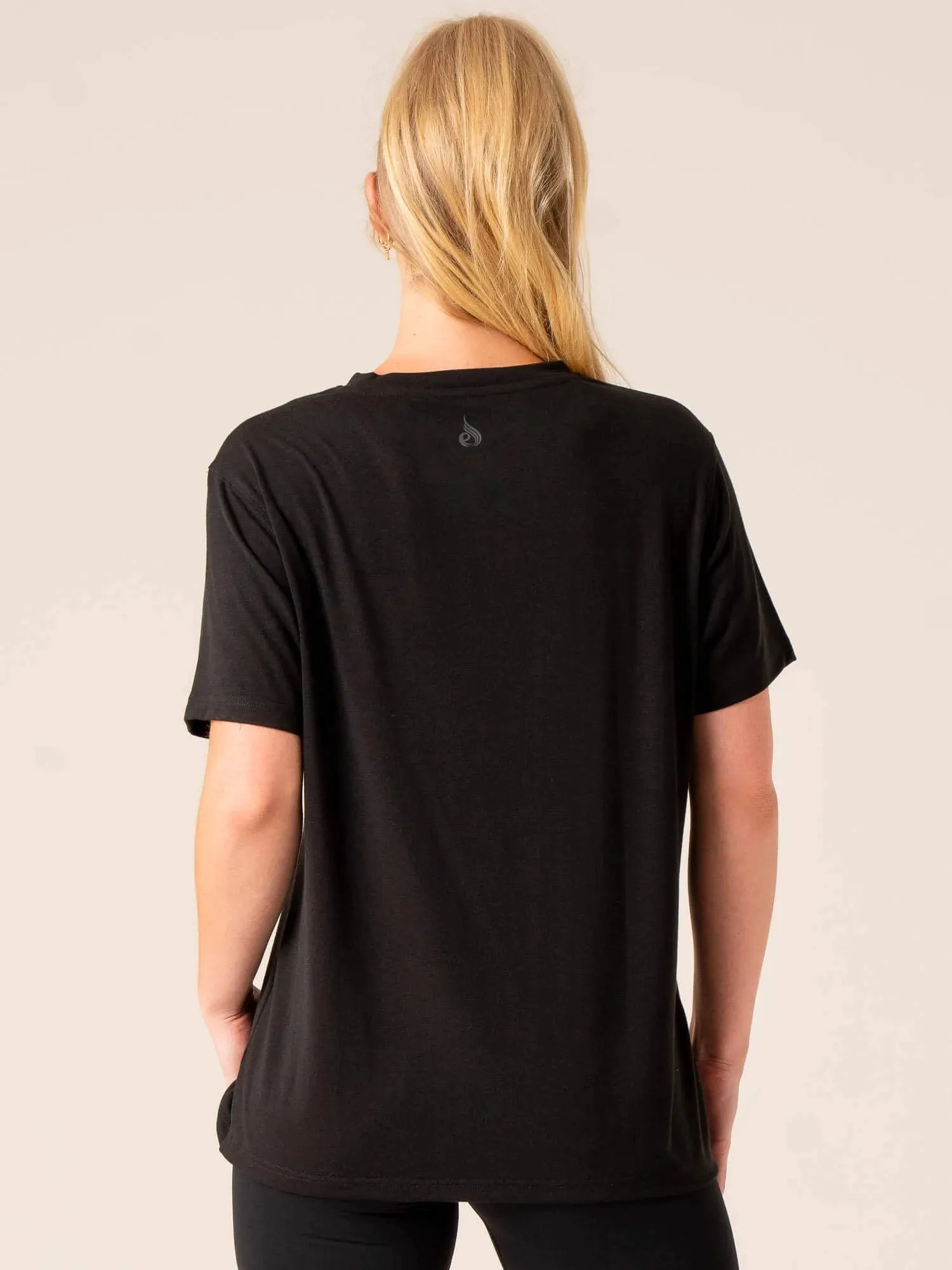 Off Side Longline T-Shirt - Black travel light