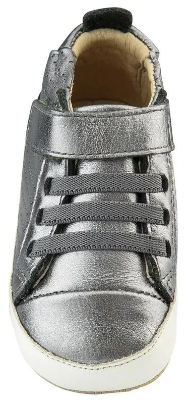 Old Soles Cheer Bambini First Walker Trainer Sneakers, Rich Silver / White on train