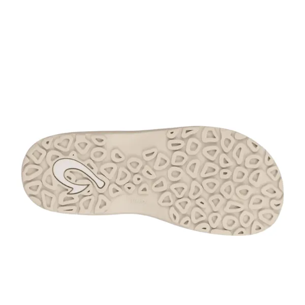 Olukai Men's Ohana Graphite relaxed feet