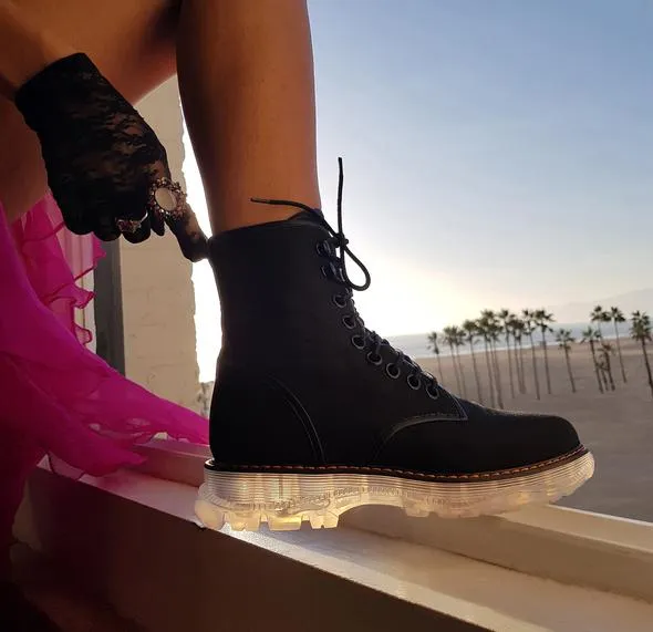 Panther Boot in Black from MINK hike mode