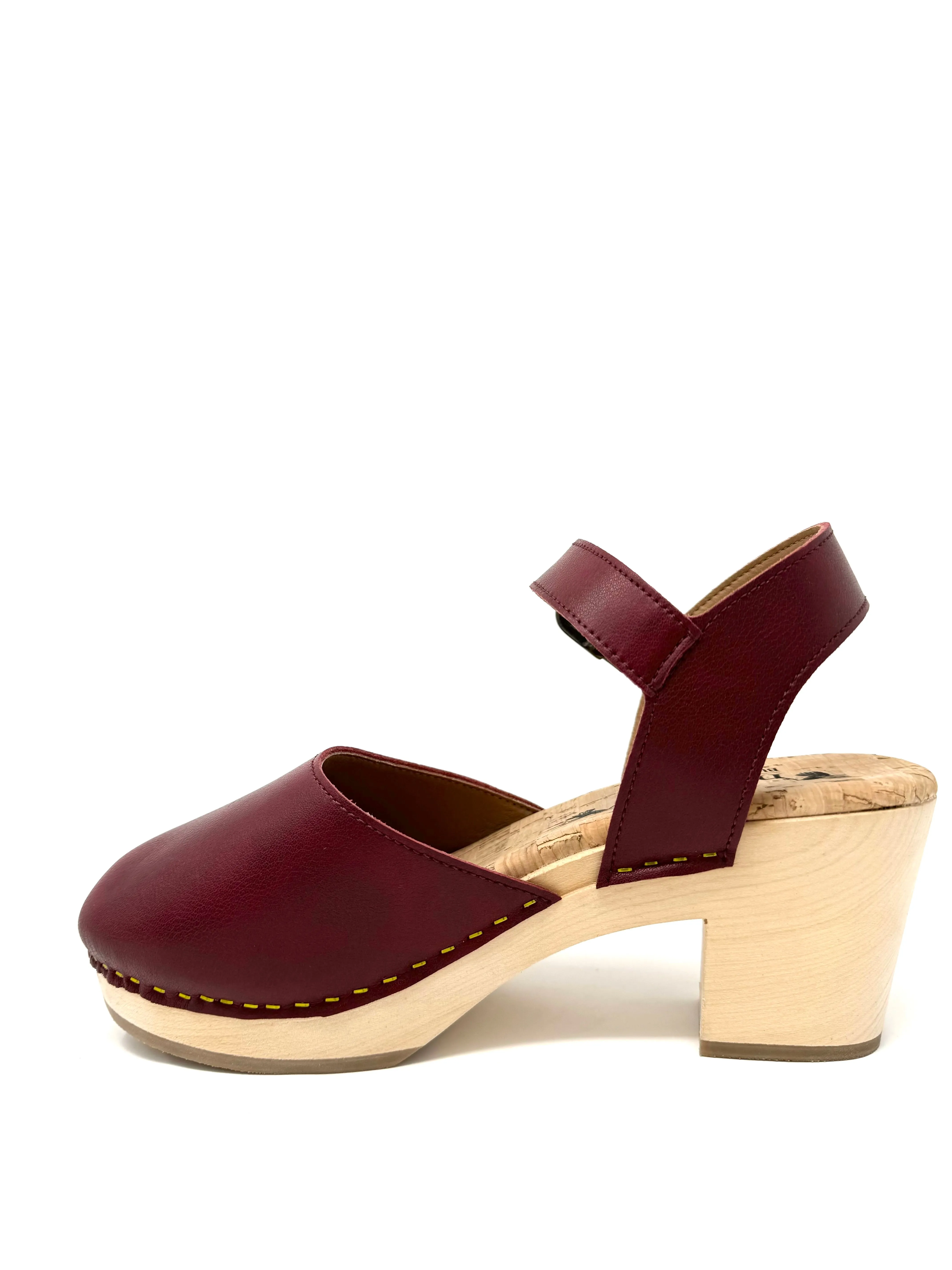 Pepper Clog in Bordeaux from Novacas Minimal Mood