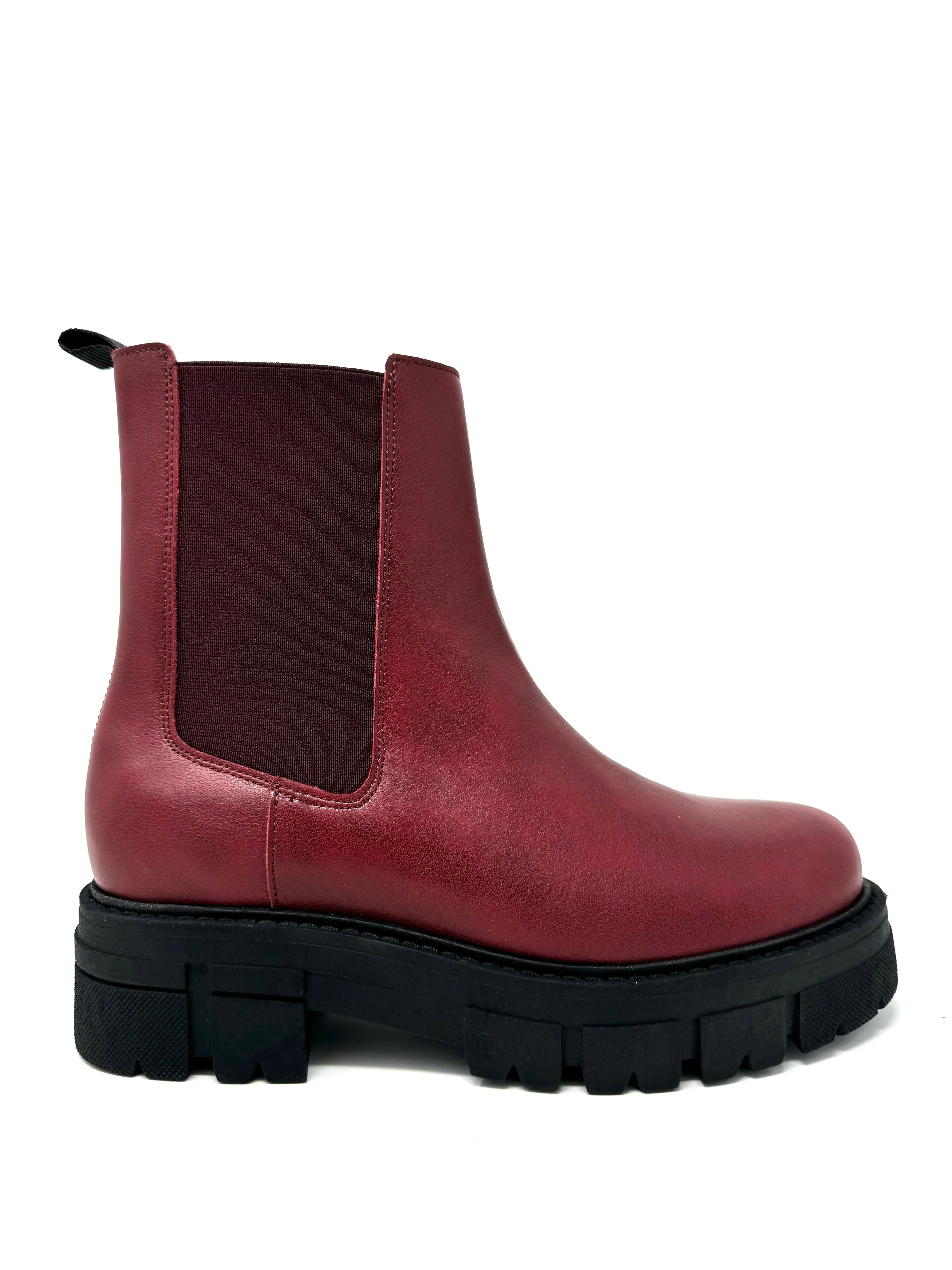 Poppy Boot in Bordeaux from Novacas clean lines
