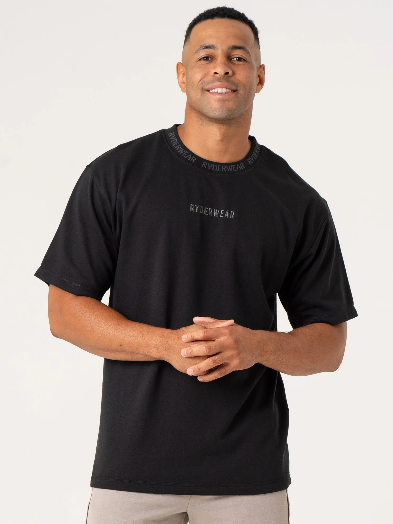 Pursuit Fleece T-Shirt - Black creative look