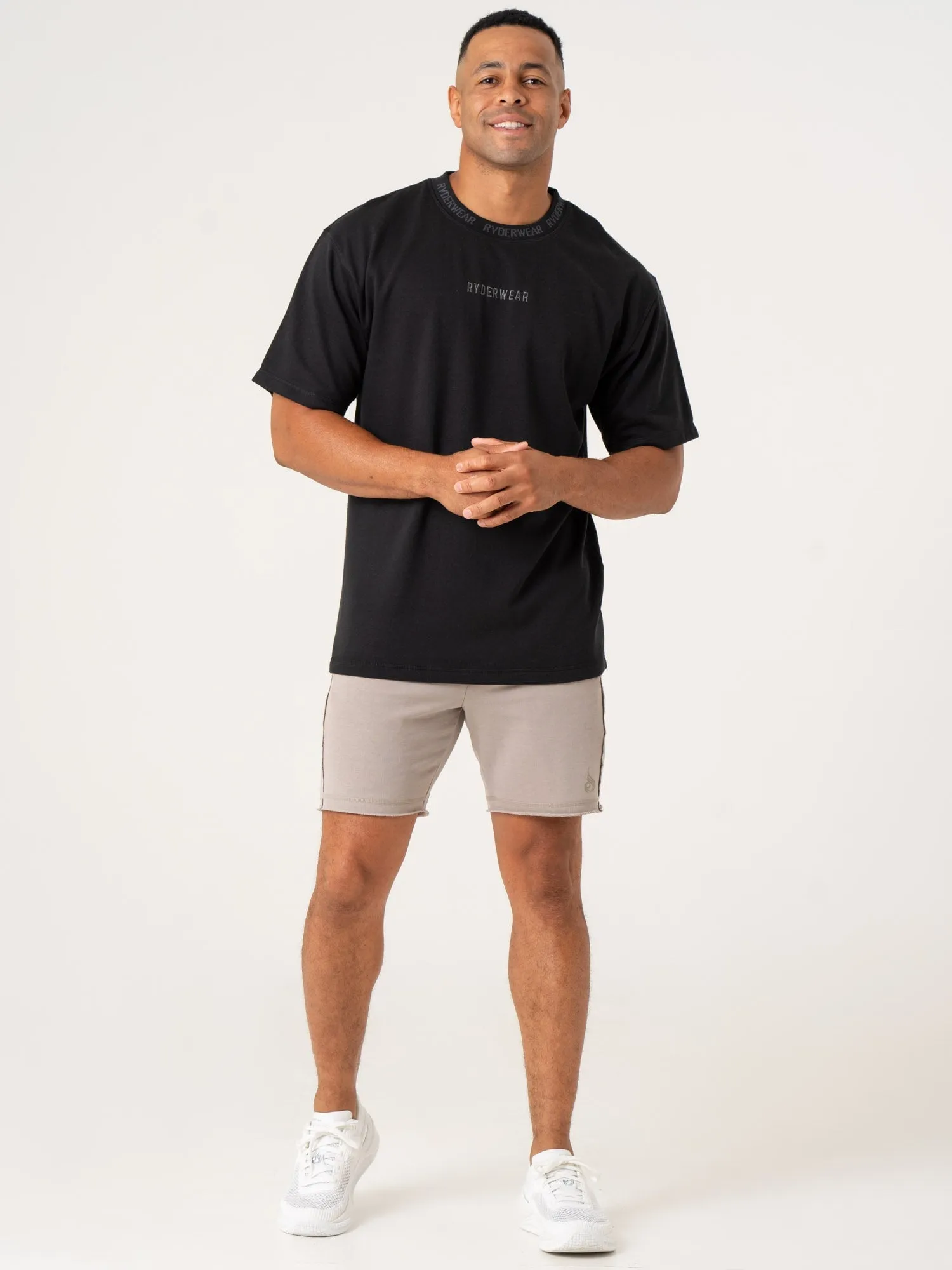 Pursuit Fleece T-Shirt - Black summer vibe