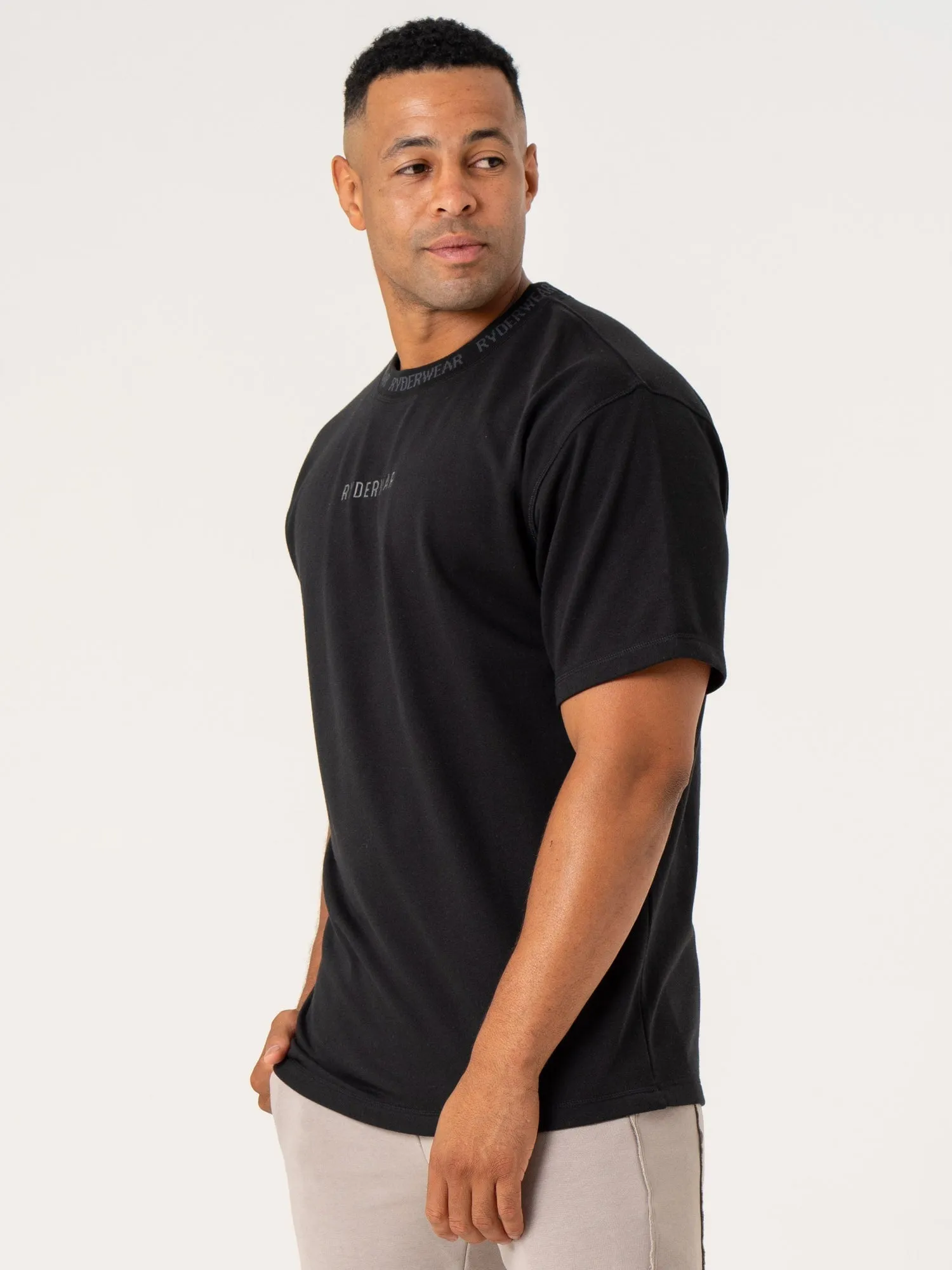 Pursuit Fleece T-Shirt - Black weekend wear