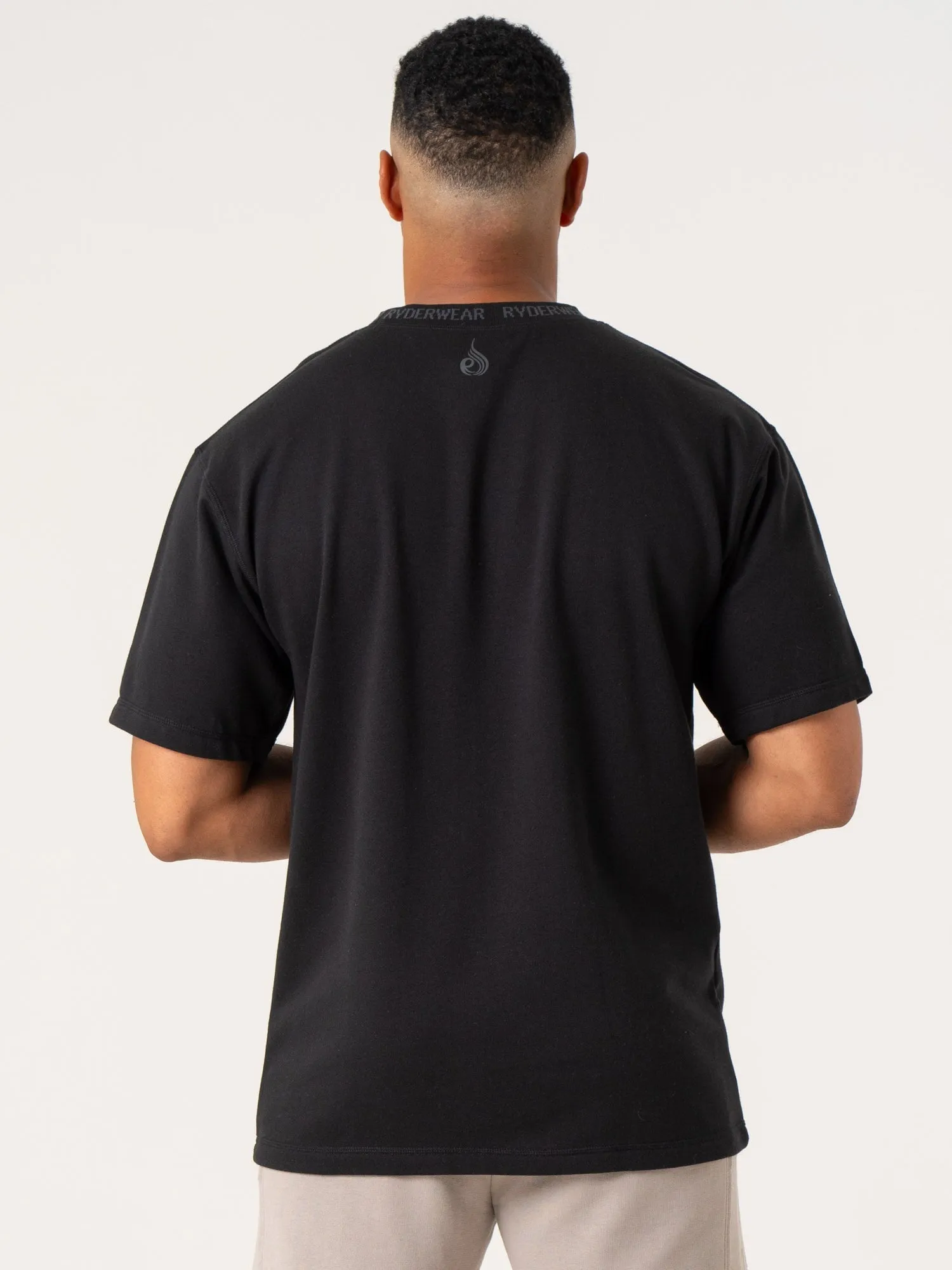 Pursuit Fleece T-Shirt - Black casual wear