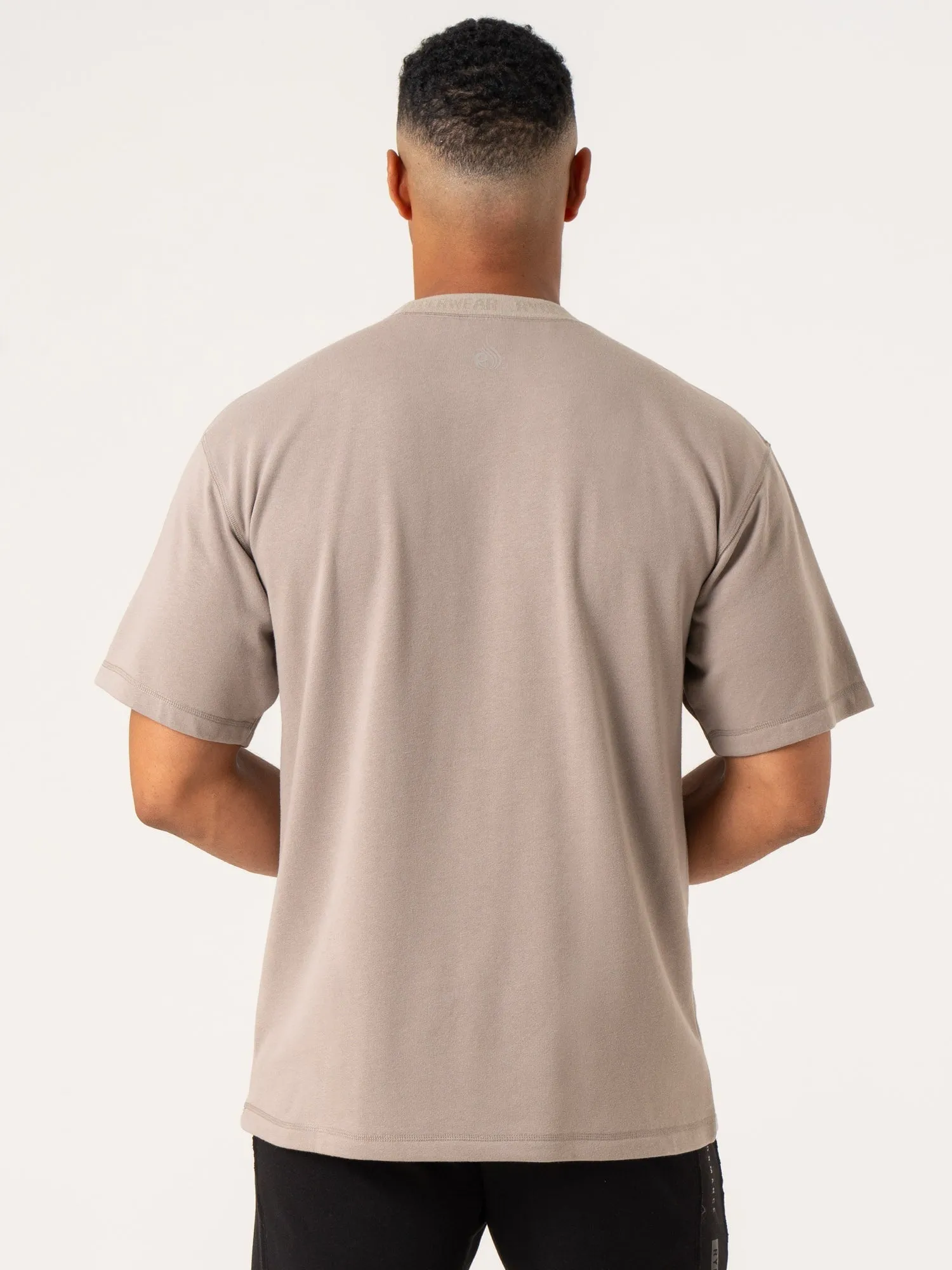 Pursuit Fleece T-Shirt - Taupe classic cut