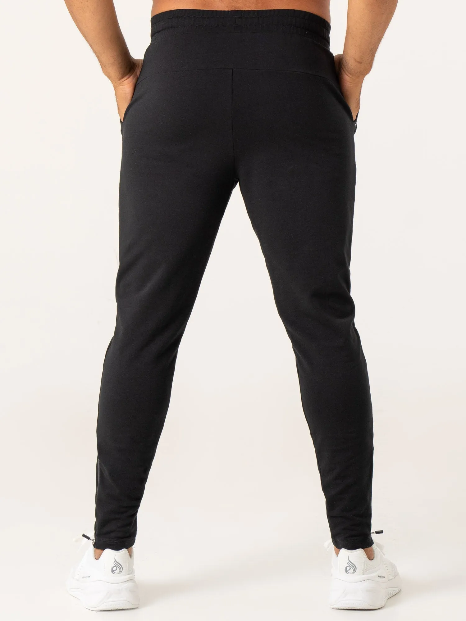 Pursuit Gym Track Pants - Black Loose Fit