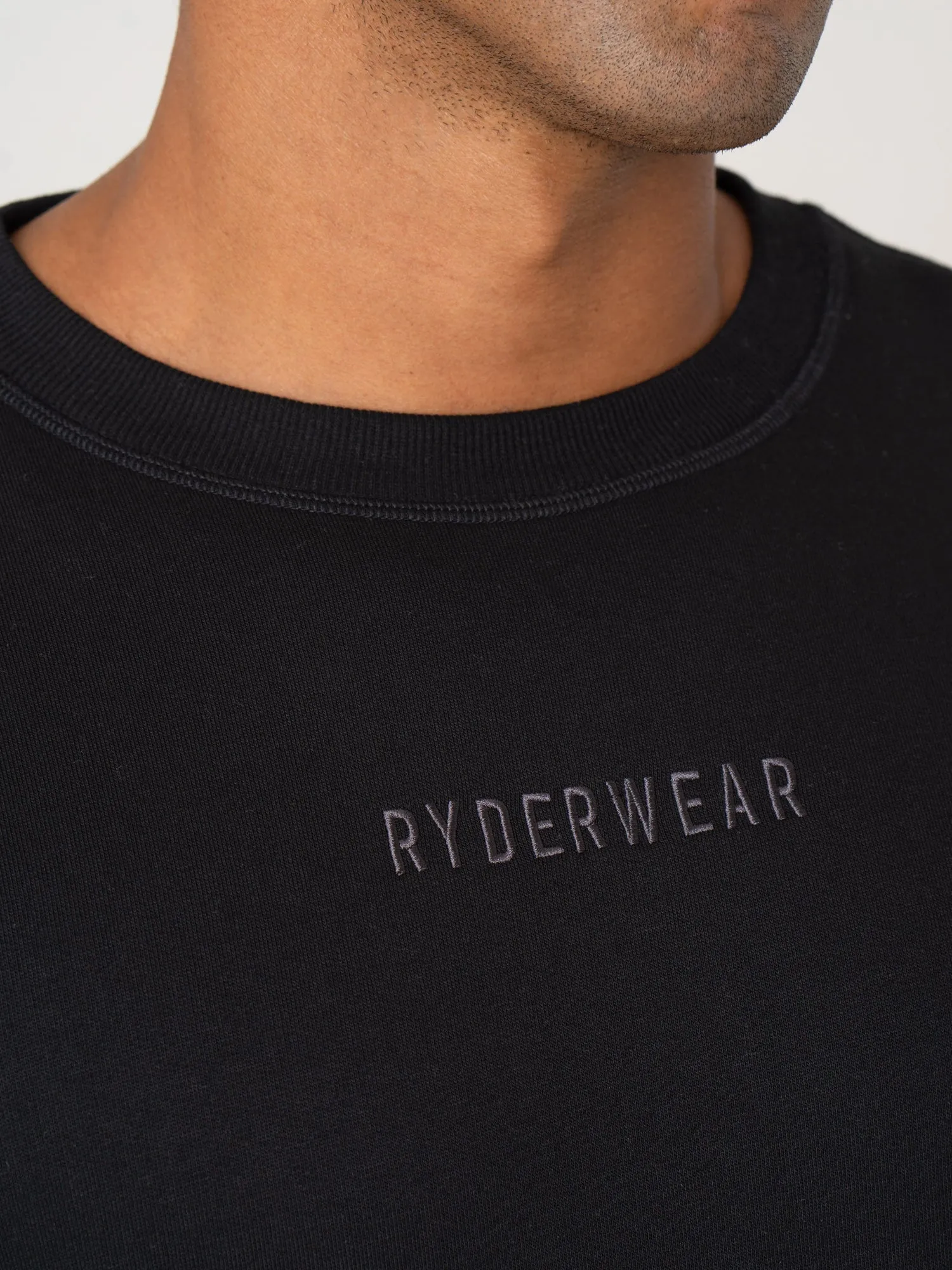 Pursuit Pullover - Black premium quality