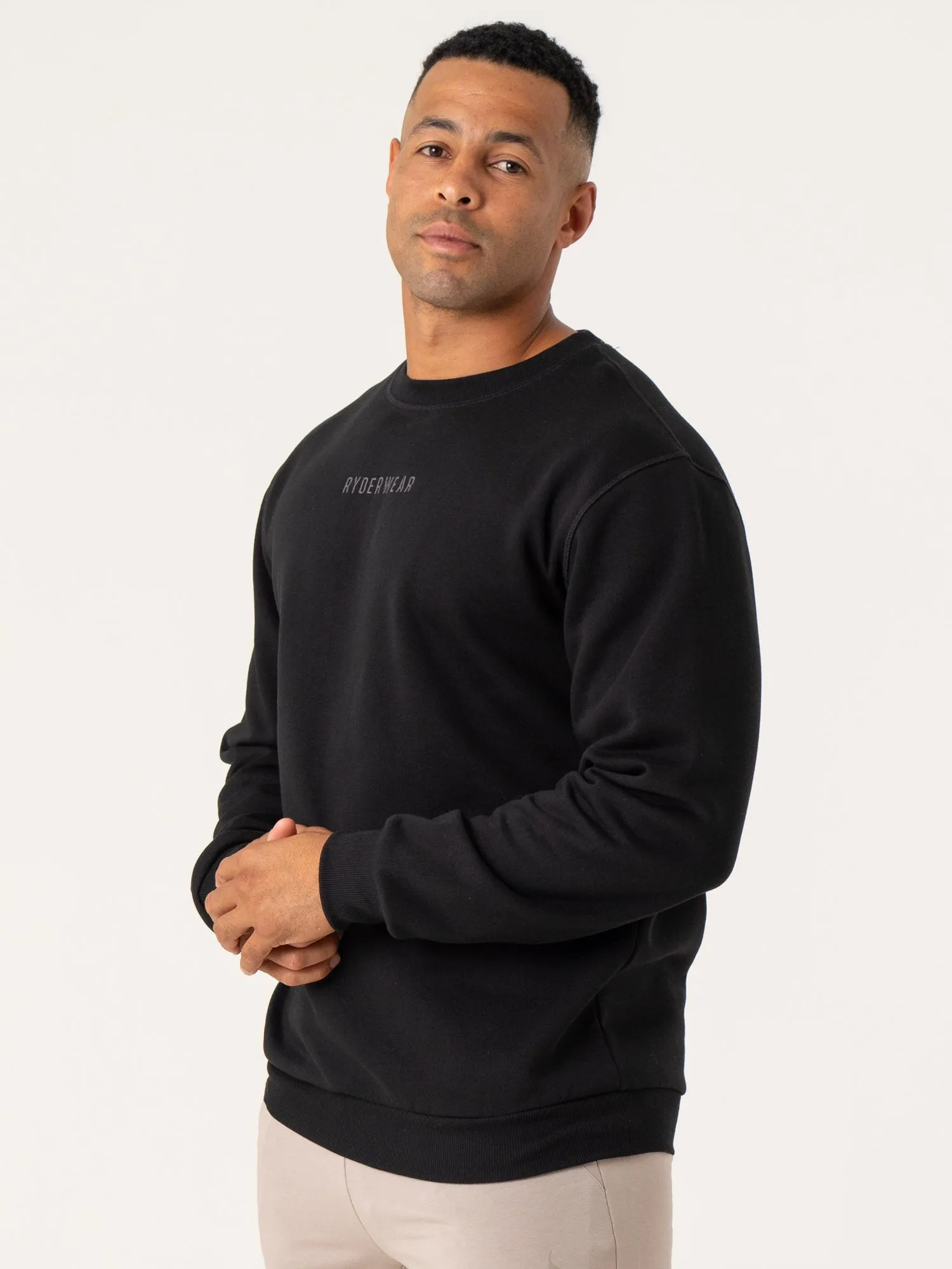 Pursuit Pullover - Black trendy look
