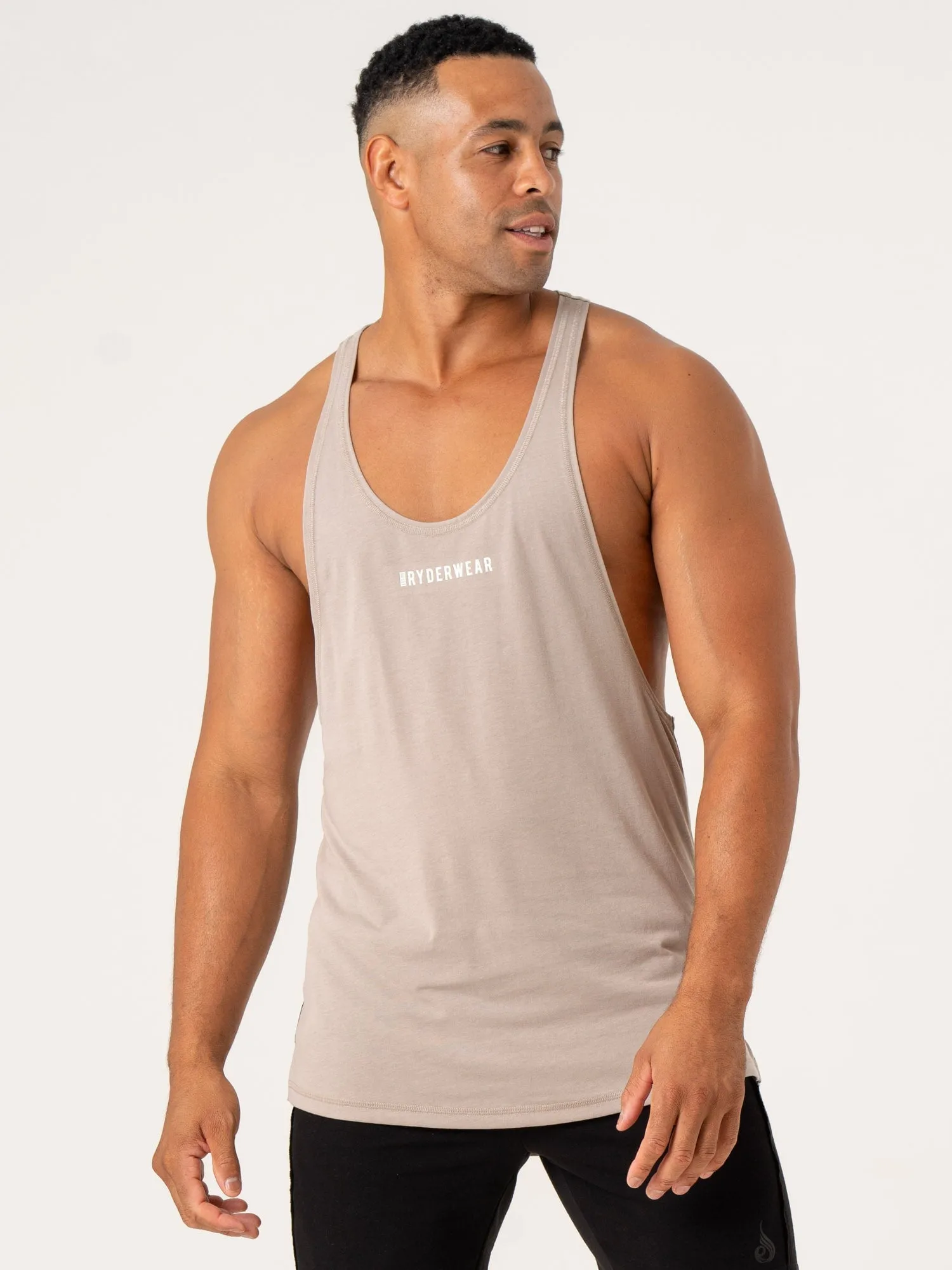Pursuit Stringer - Taupe confident show