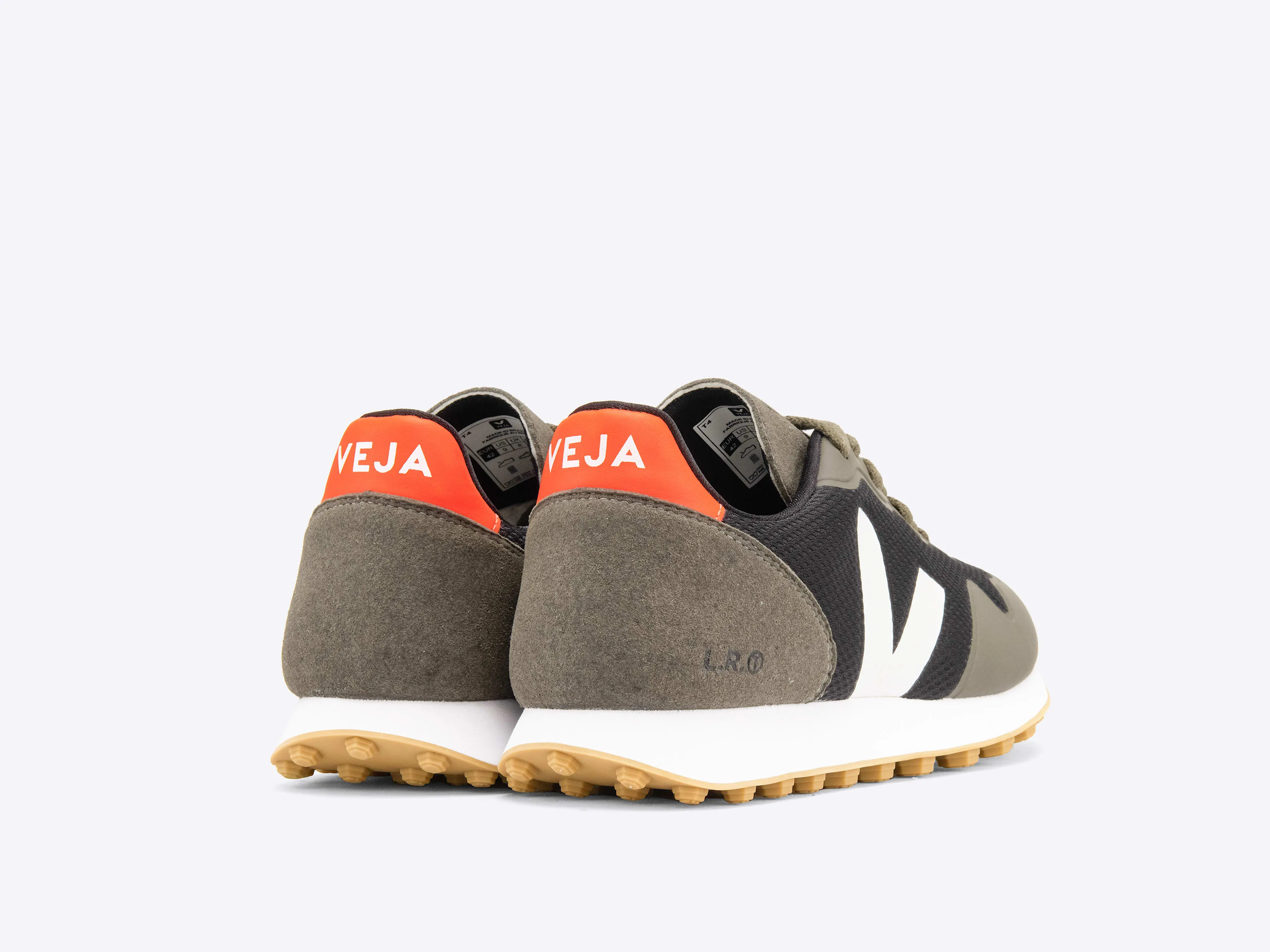 SDU in Kaki Black from Veja Mood Trail